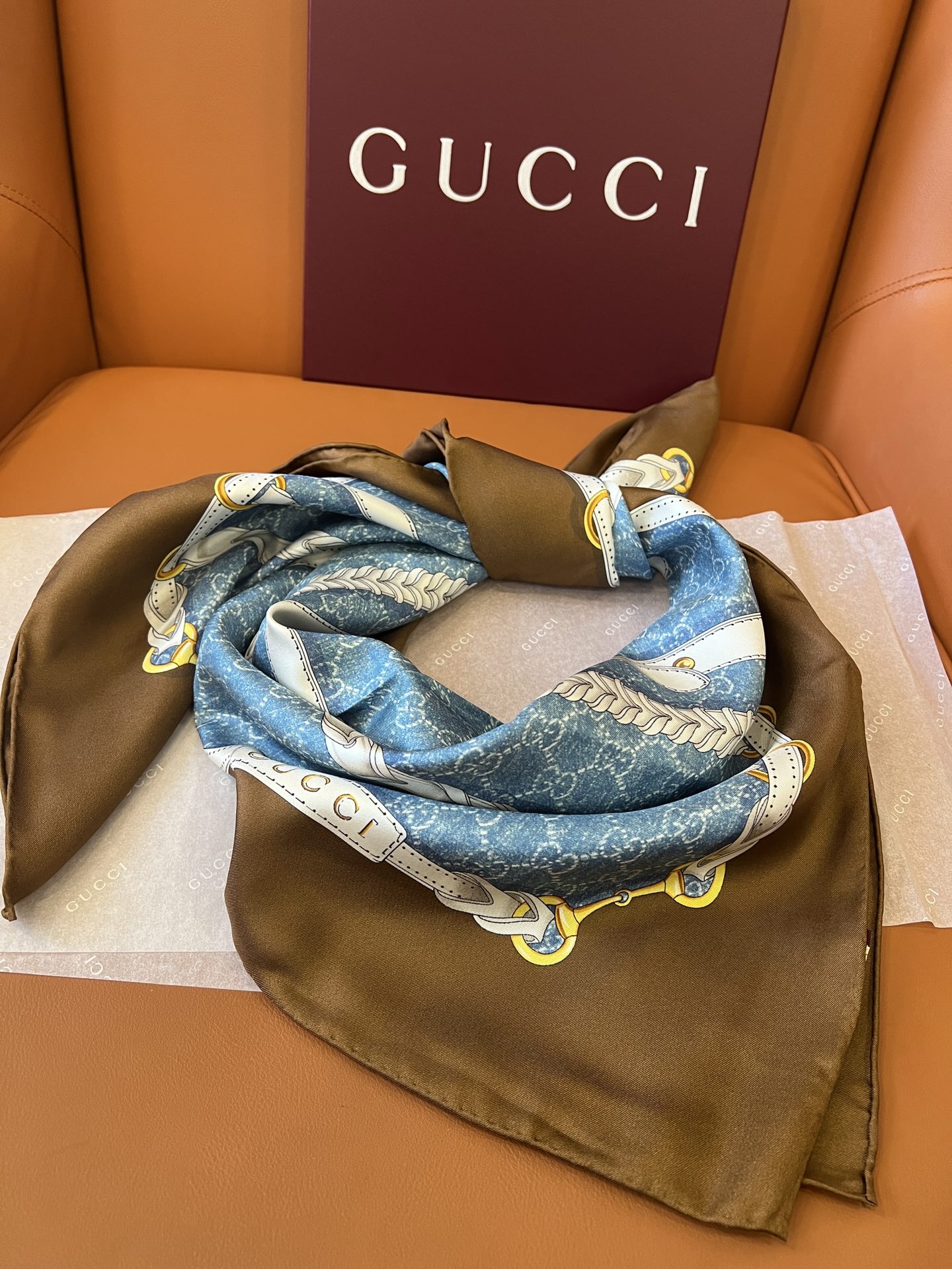 GUCCI 25S SCARF 90 IN SILK 700813