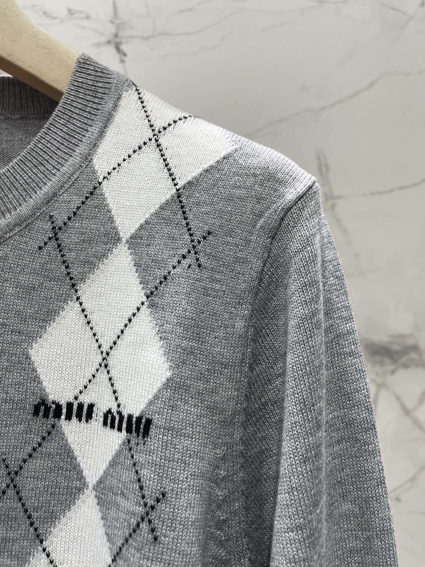 MIUMIU CARDIGAN STYLE 226