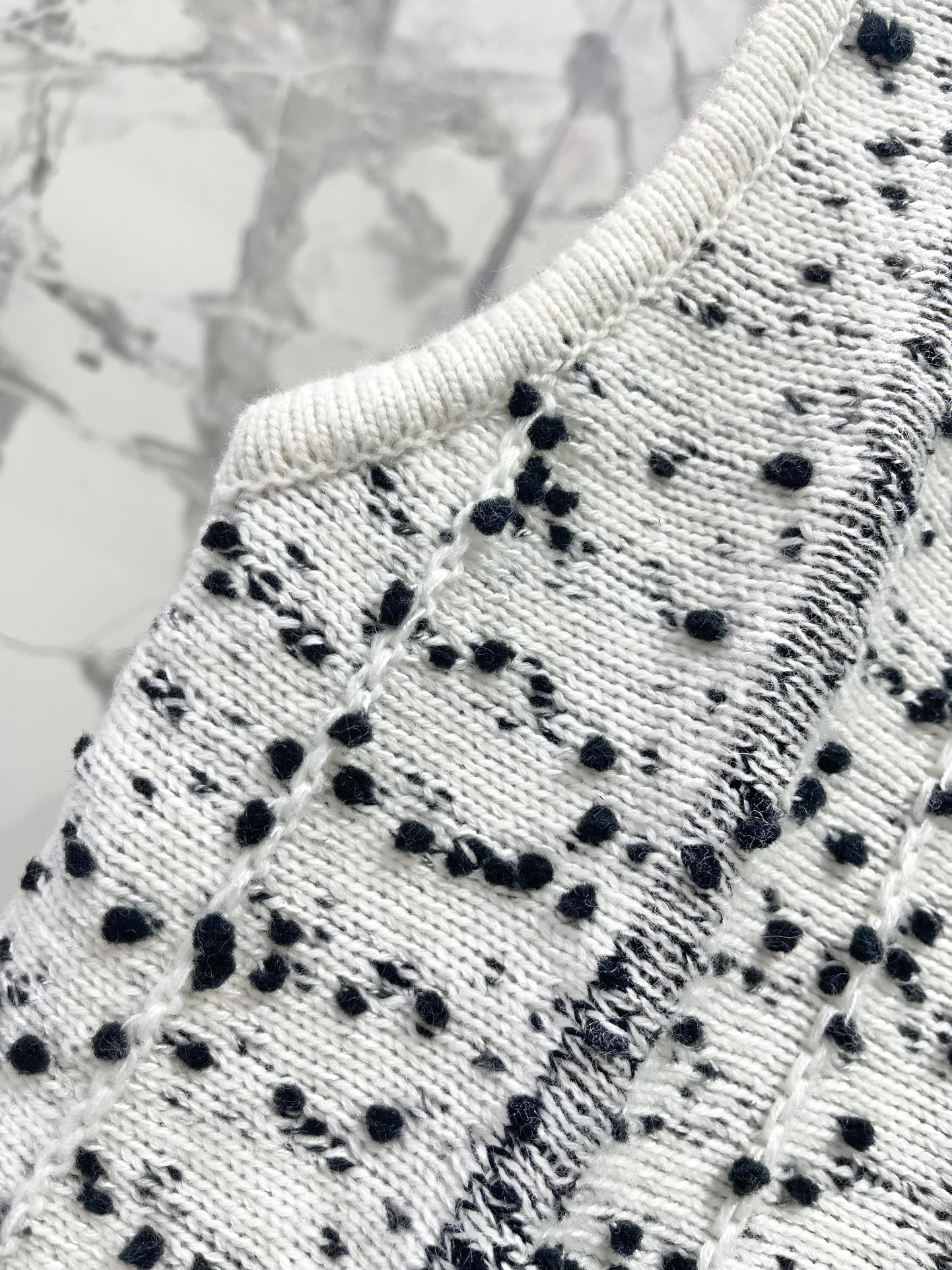 LOEWE SLEEVELESS KNIT TOP STYLE 17