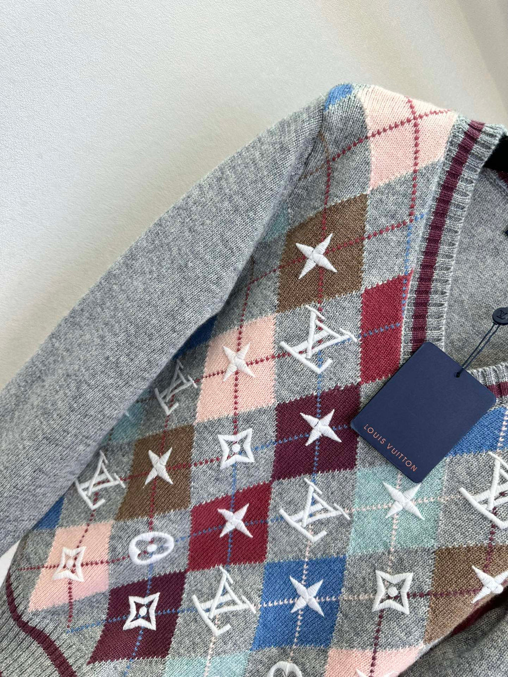 LOUIS VUITTON LV 25S V-NECK SWEATER 0111