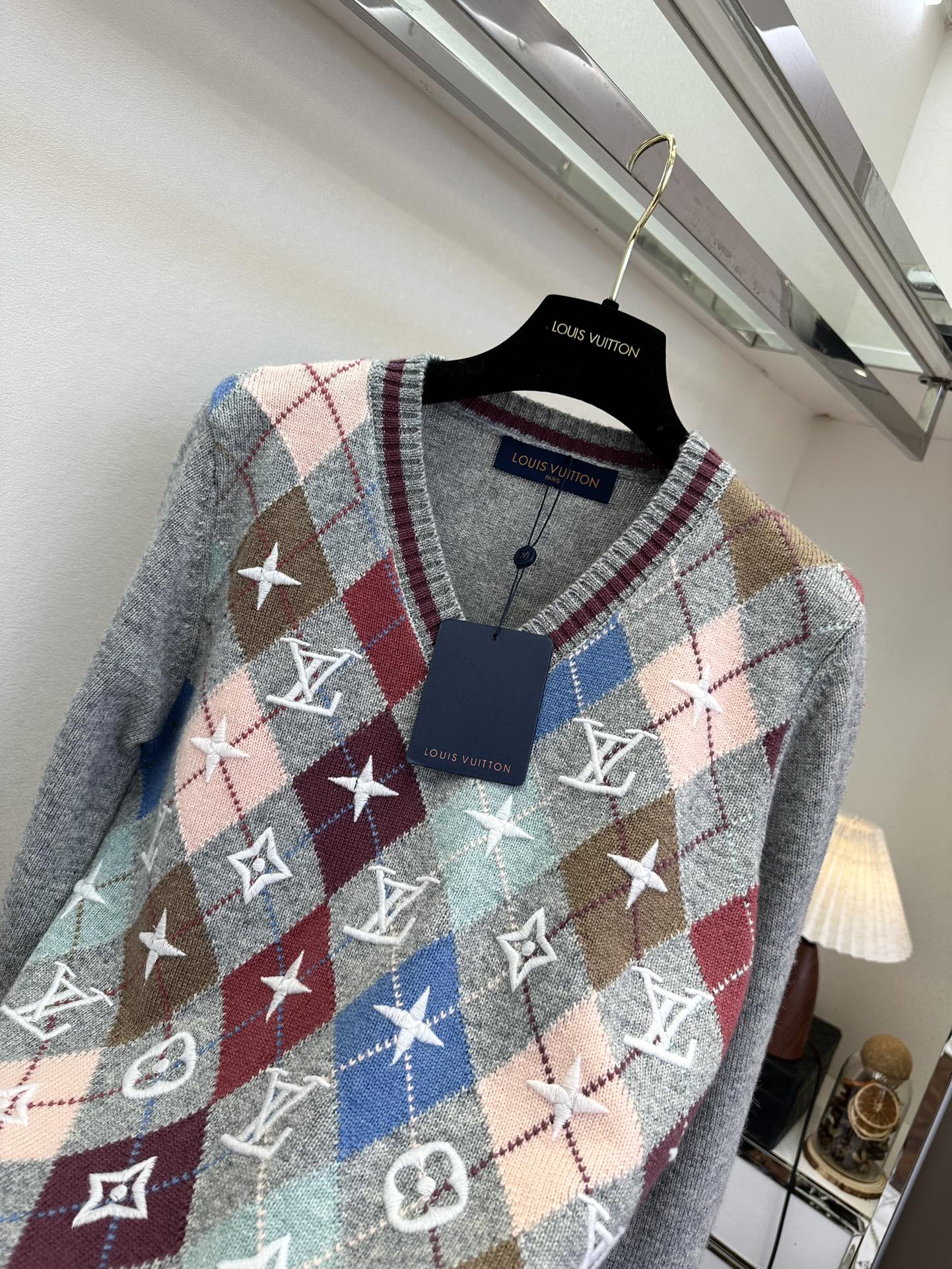 LOUIS VUITTON LV 25S V-NECK SWEATER 0111
