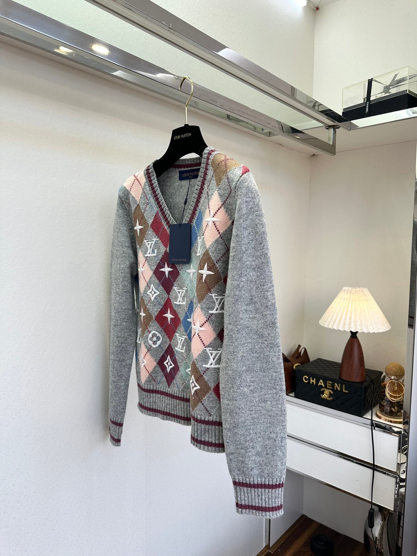 LOUIS VUITTON LV 25S V-NECK SWEATER 0111
