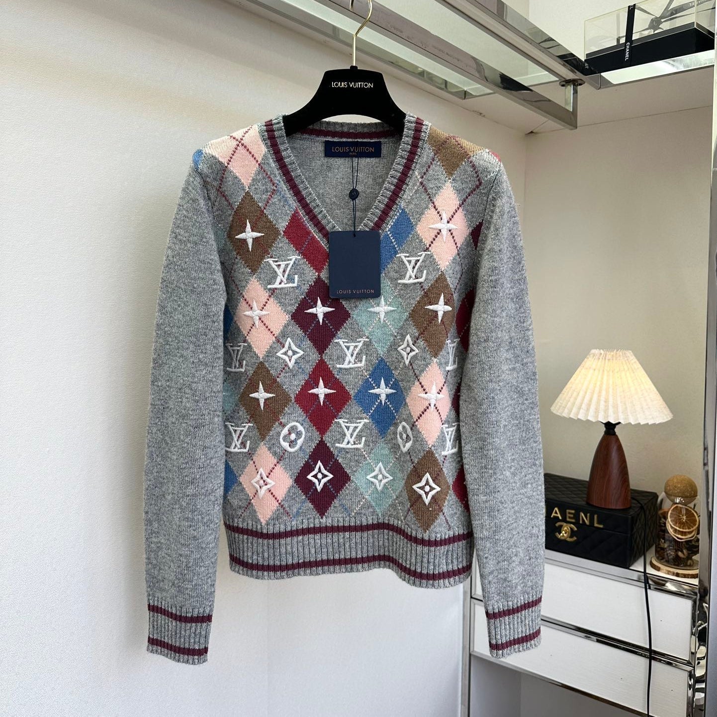 LOUIS VUITTON LV 25S V-NECK SWEATER 0111