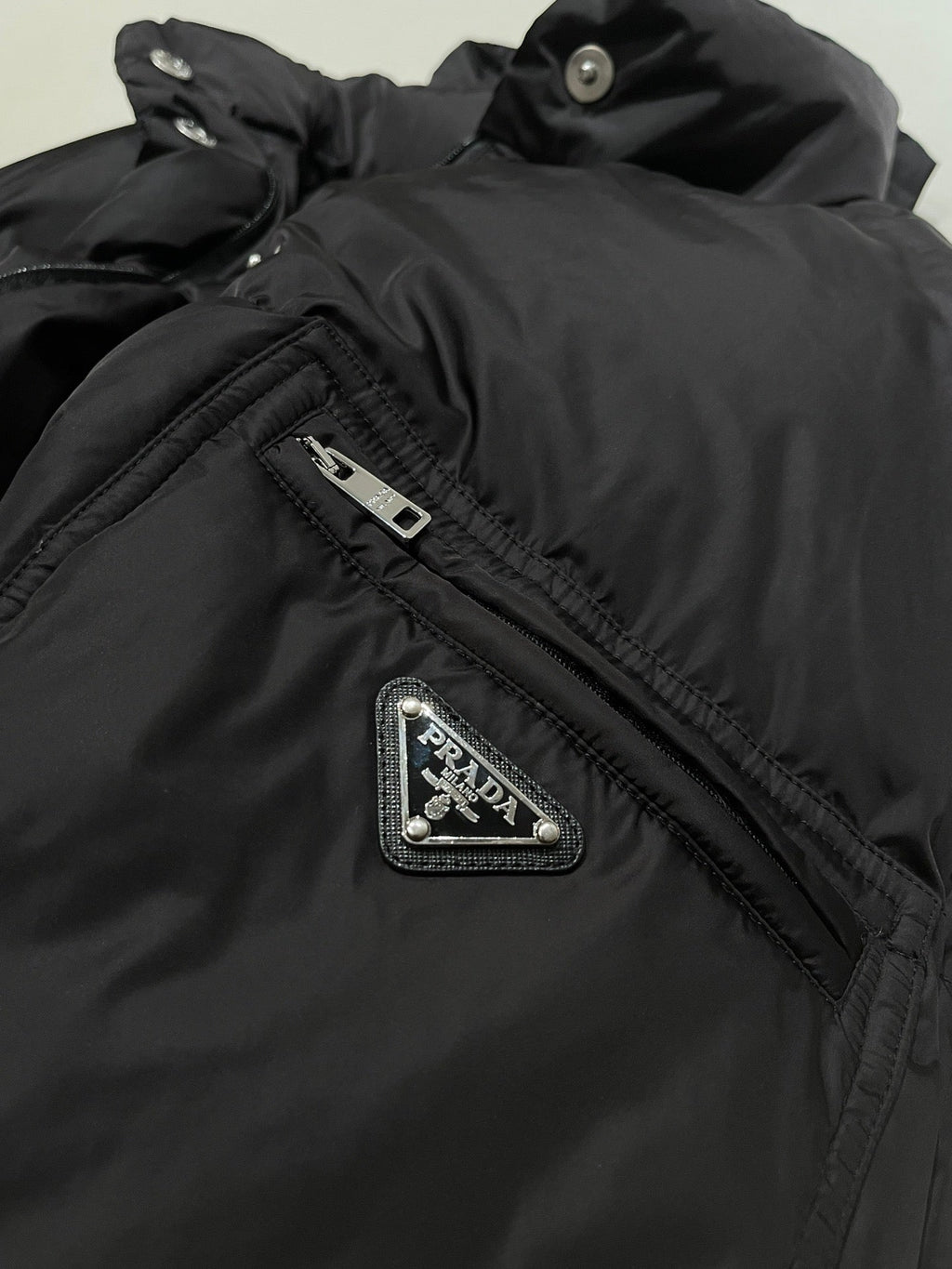 PRADA 25S SHORT DOWN JACKET 243