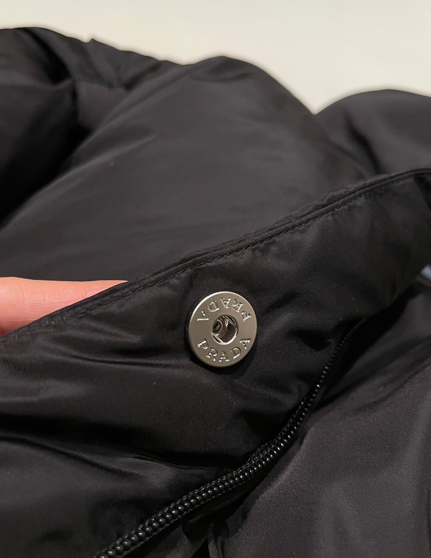 PRADA 25S SHORT DOWN JACKET 243