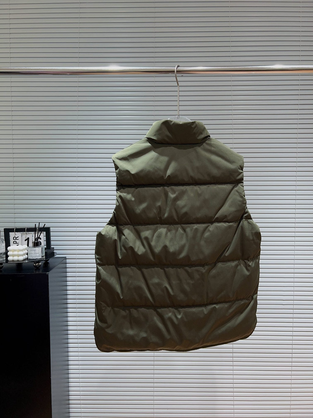 PRADA 25S DOWN VEST 464