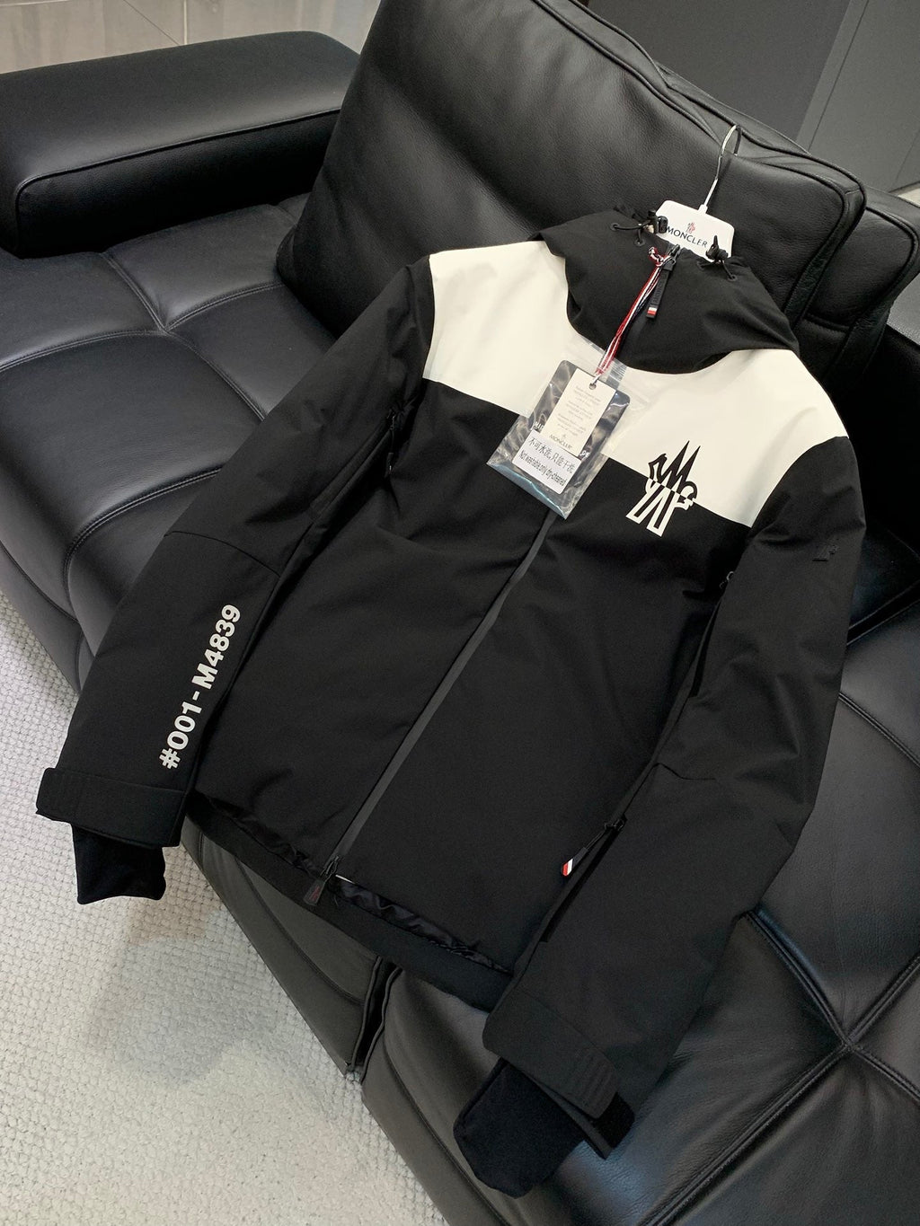 MONCLER 25S JACKET 375