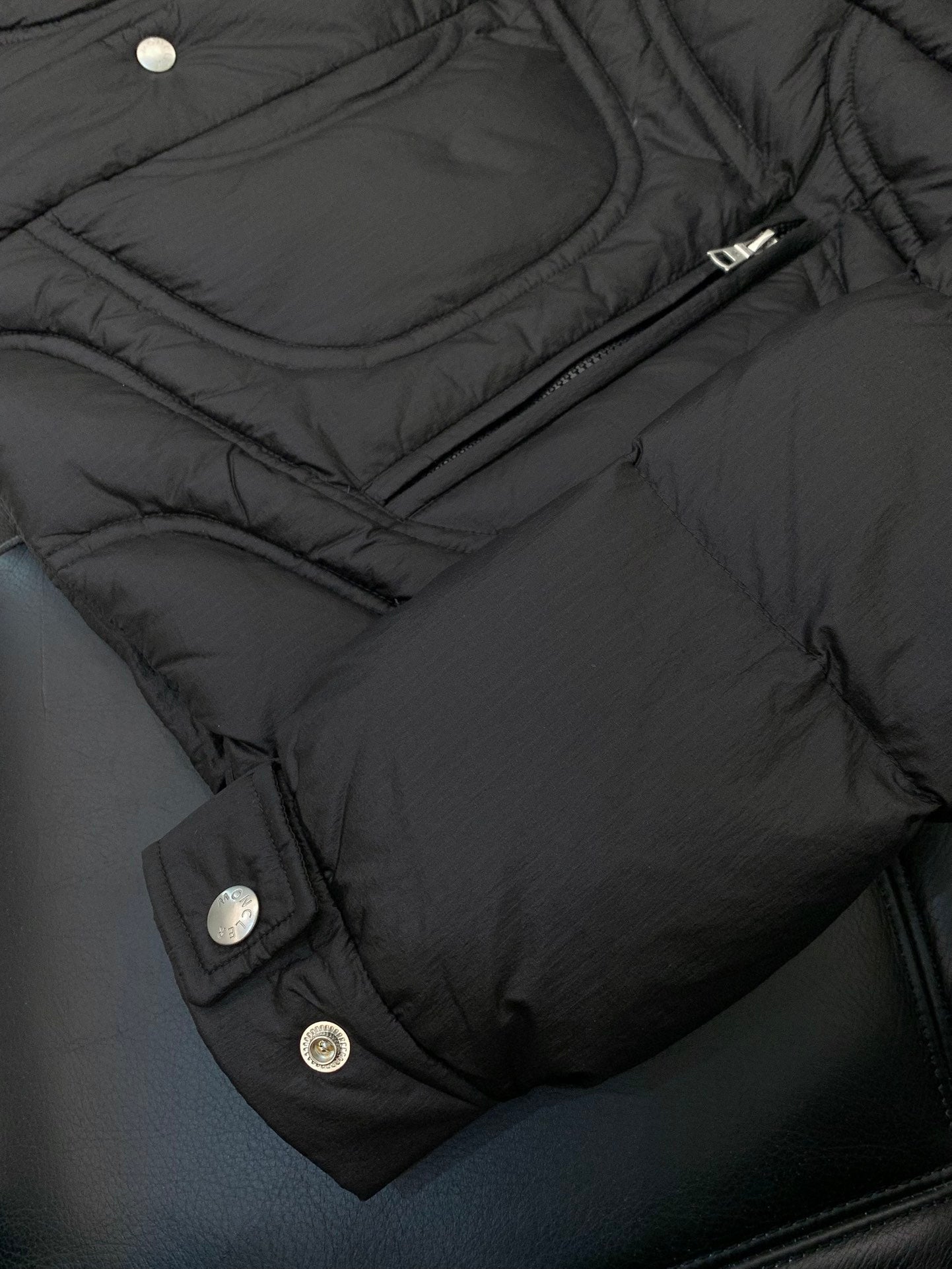 MONCLER 25S DOWN JACKET 395