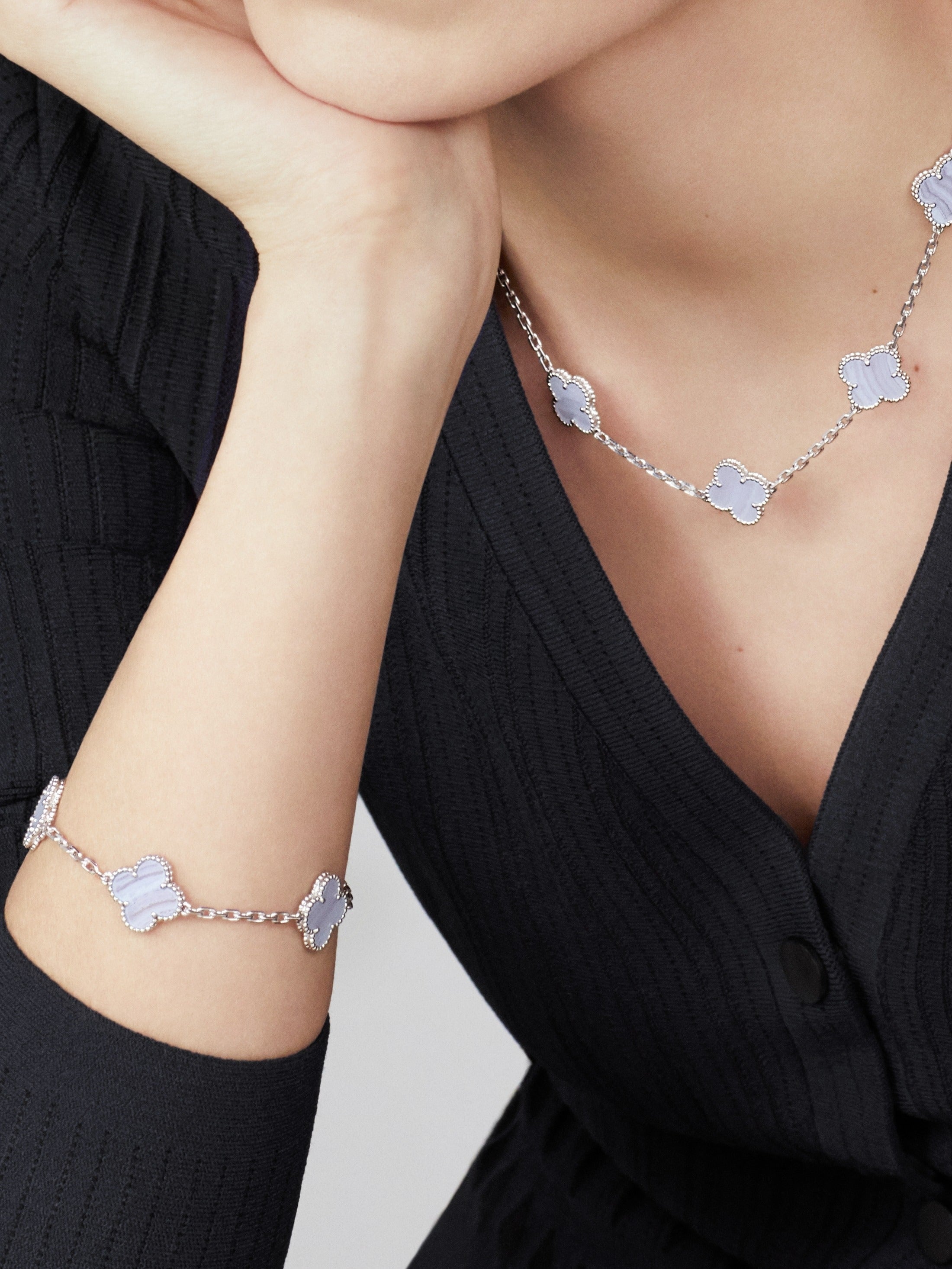 Van Cleef & Arpels CLOVER 10 MOTIF SILVER CHALCEDONY NECKLACE