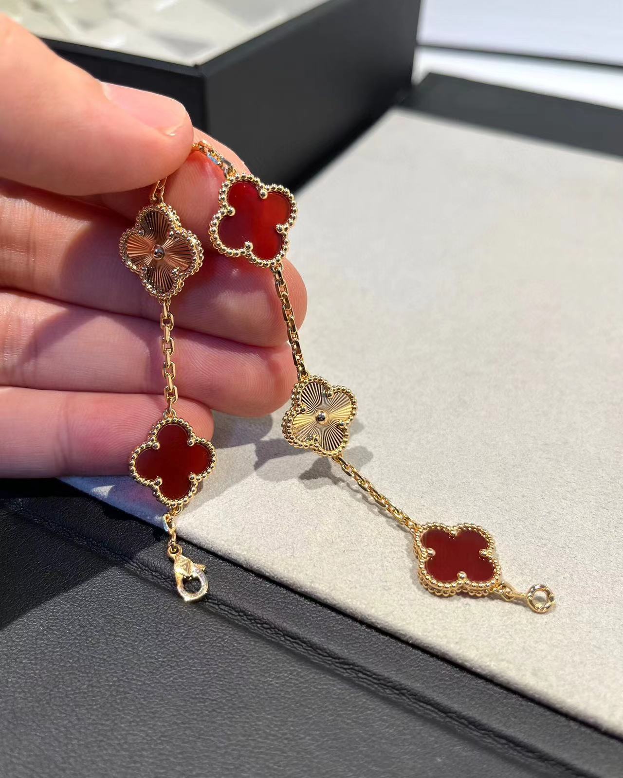 Van Cleef & Arpels CLOVER BRACELET 5 MOTIFS CARNELIAN PINK GOLD