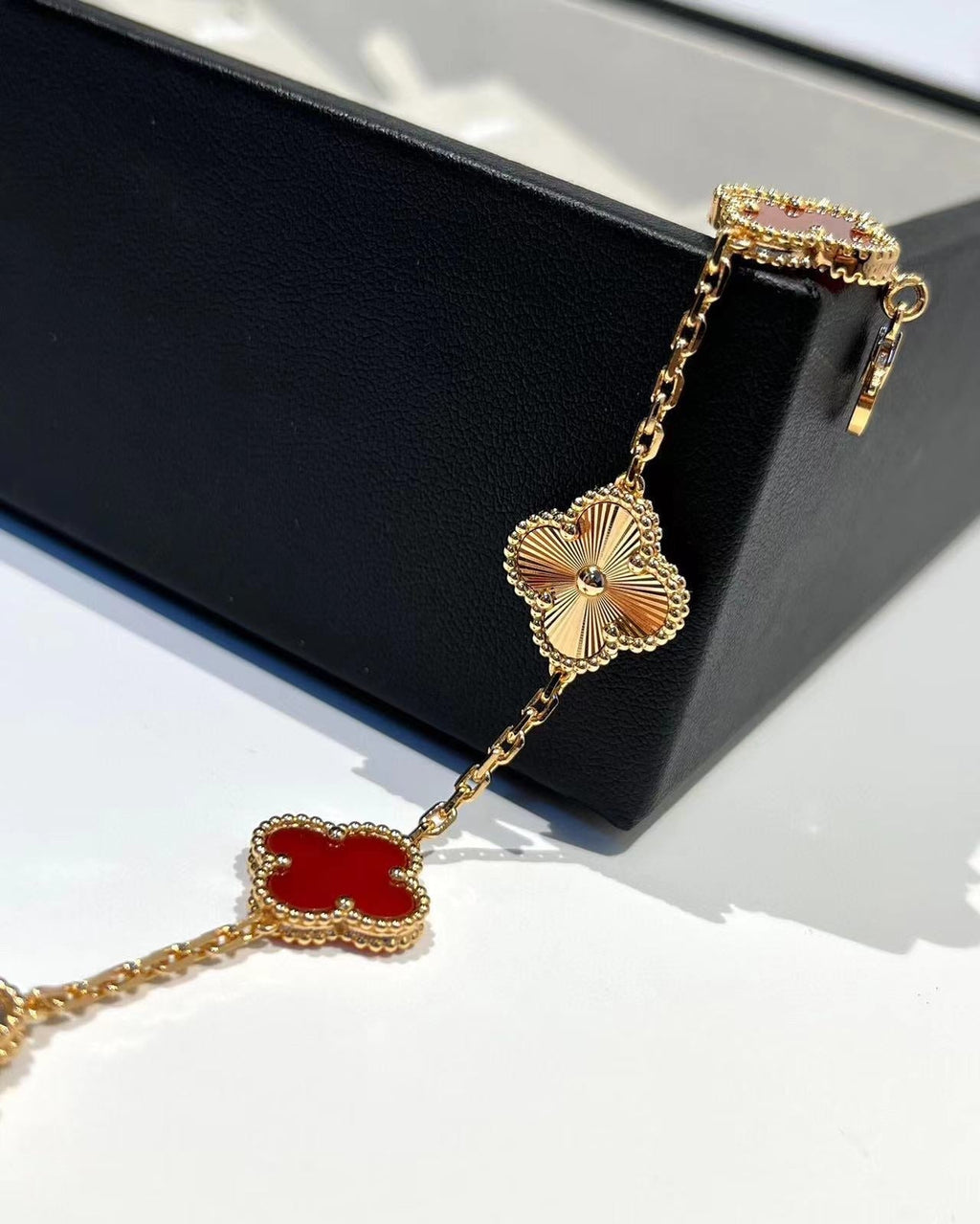 Van Cleef & Arpels CLOVER BRACELET 5 MOTIFS CARNELIAN PINK GOLD