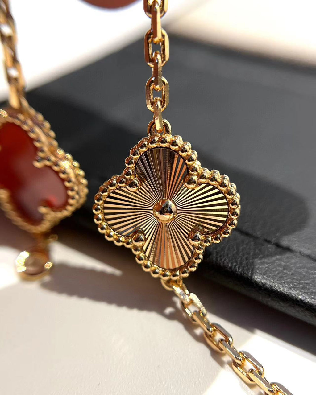 Van Cleef & Arpels CLOVER BRACELET 5 MOTIFS CARNELIAN PINK GOLD