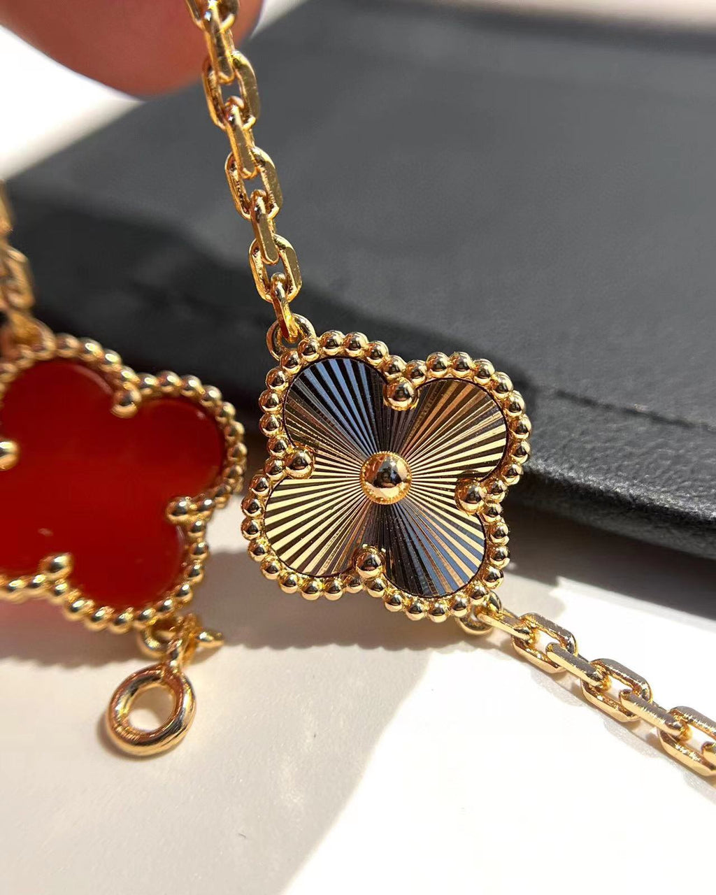 Van Cleef & Arpels CLOVER BRACELET 5 MOTIFS CARNELIAN PINK GOLD