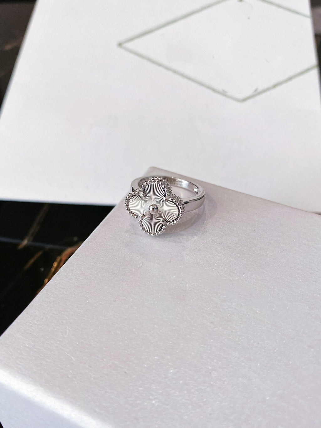 Van Cleef & Arpels CLOVER SILVER RING