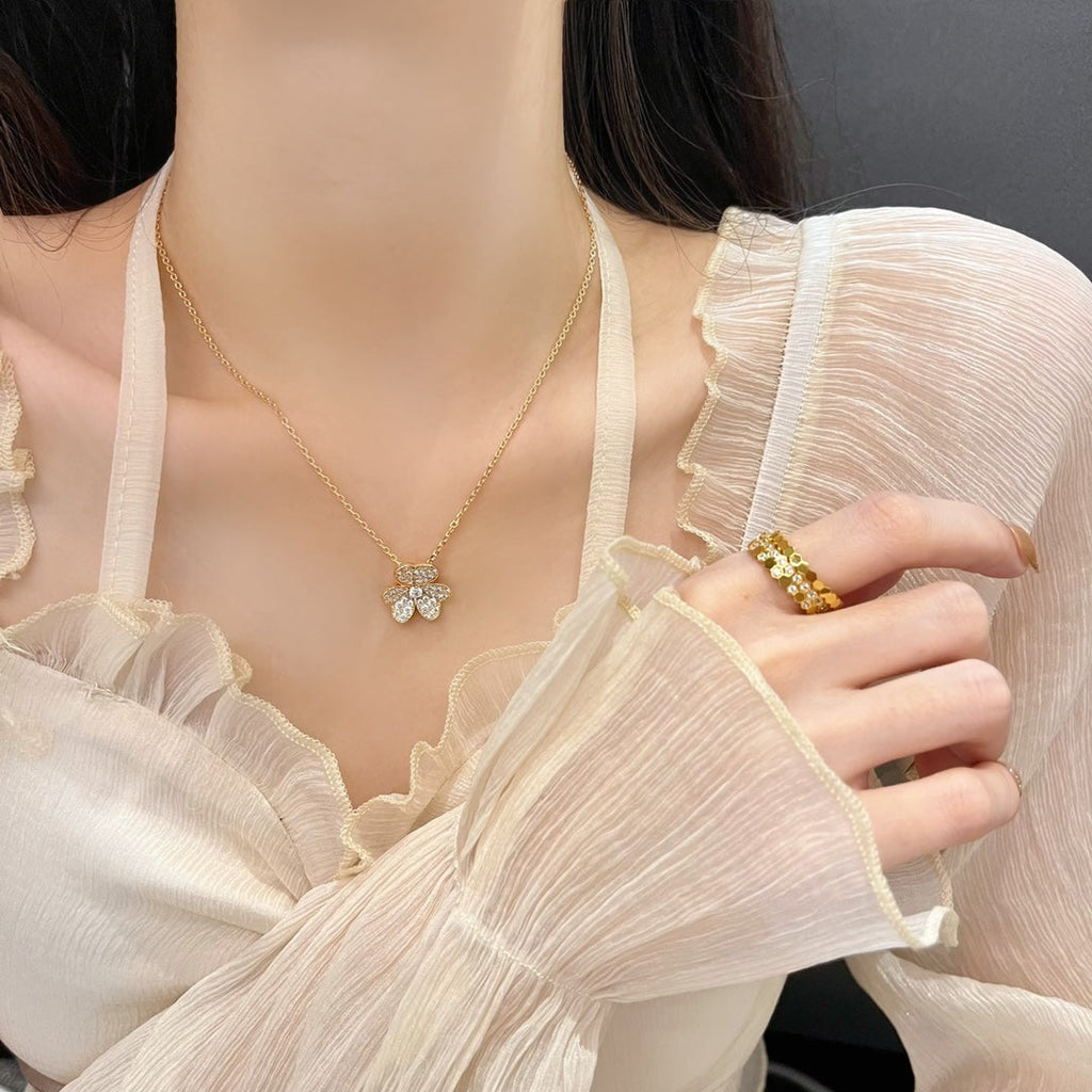 Van Cleef & Arpels FLOWER DIAMOND NECKLACE
