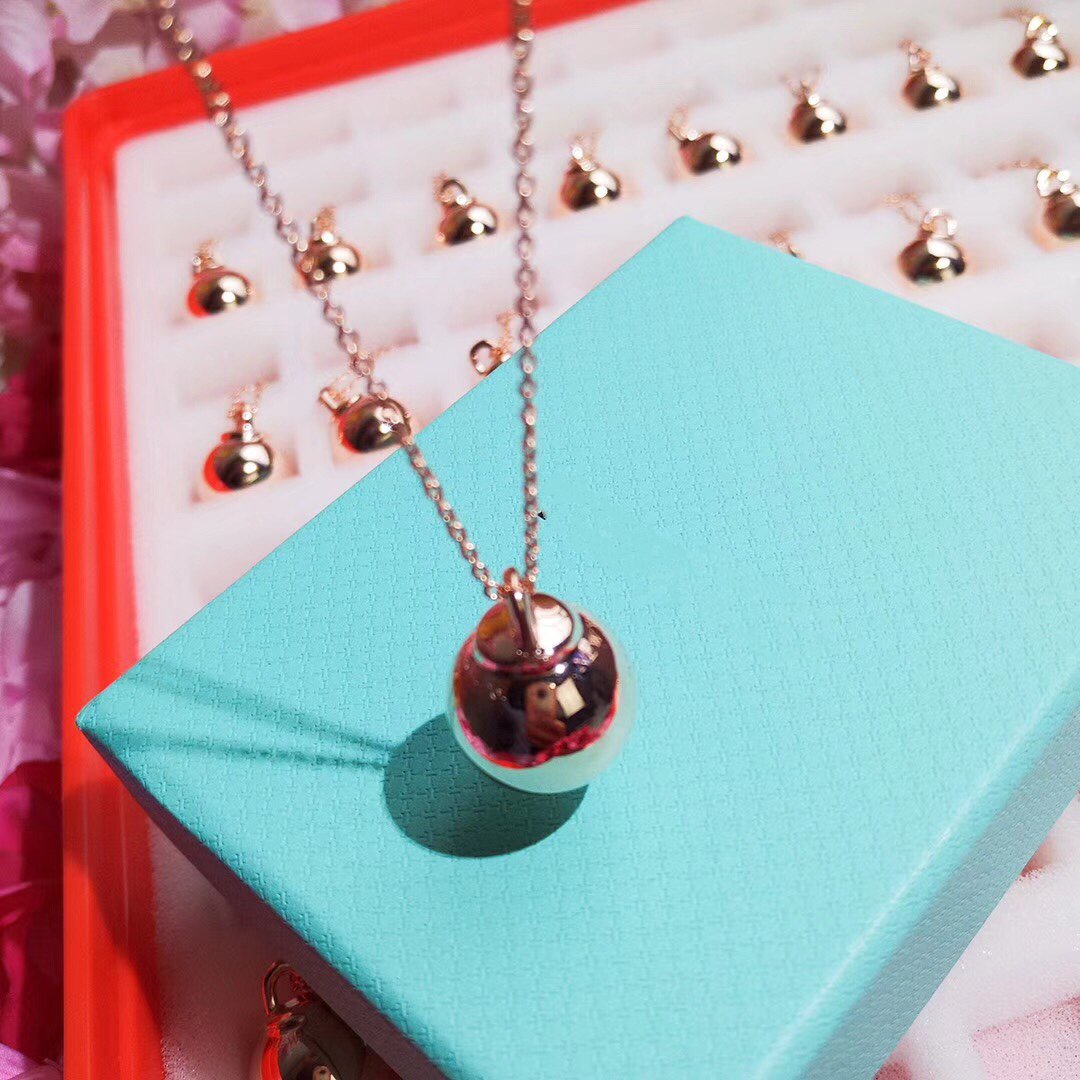 TIFFANY HARDWEAR PENDENTIF BALL ROSE NECKLACE
