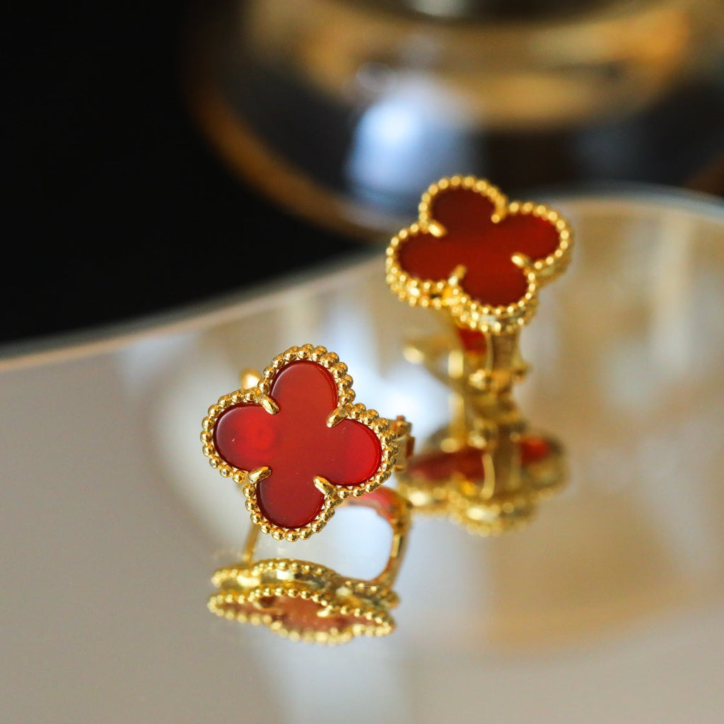 Van Cleef & Arpels CLOVER MEDIUM GOLD CARNELIAN STUD EARRINGS
