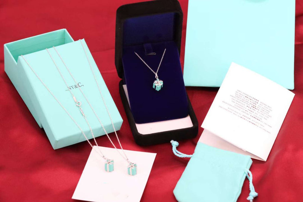 TIFFANY BLUE BOX CHARM NECKLACE