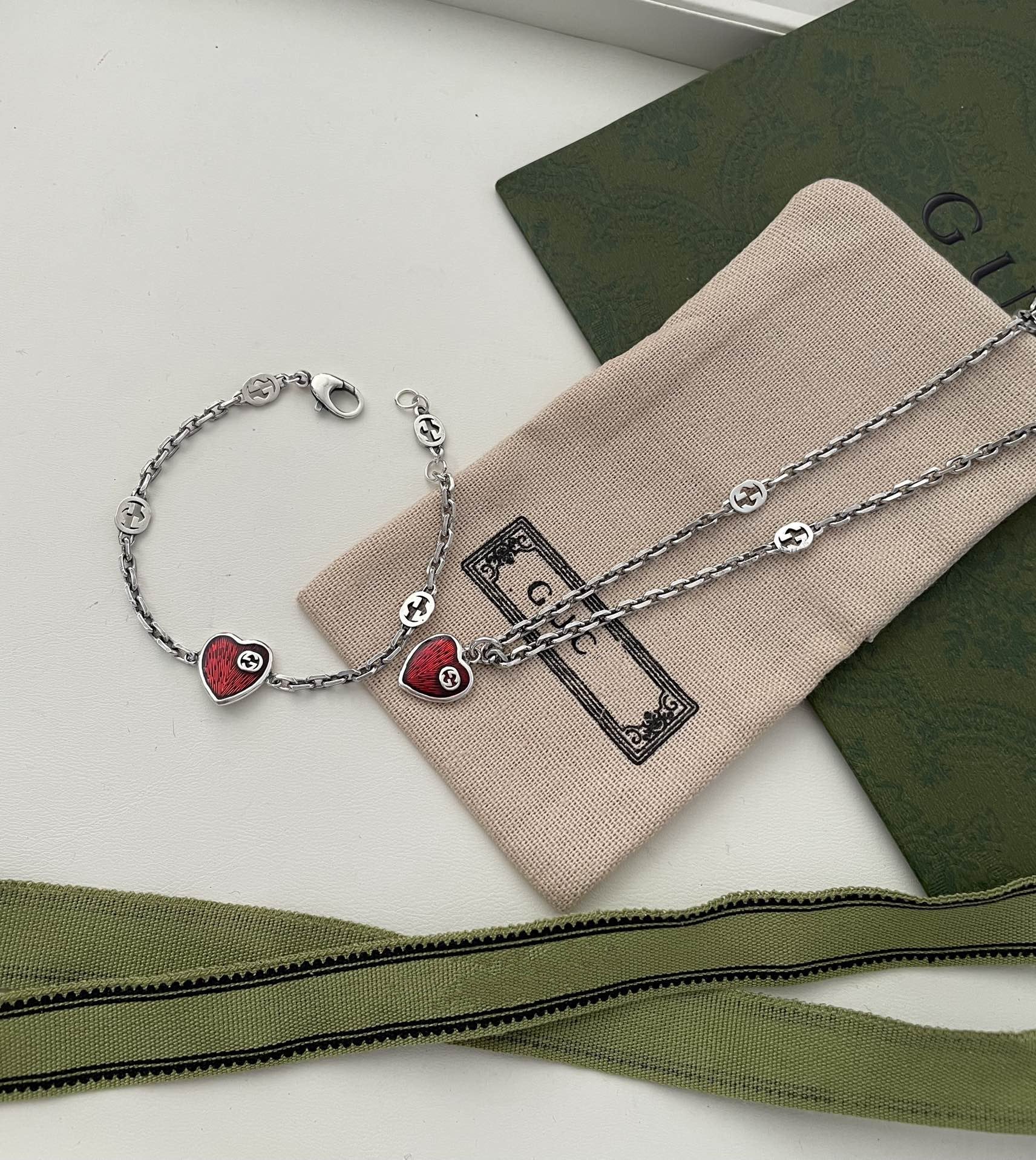 GUCCI HEARTS STERLING SILVER RED ENAMEL PENDANT NECKLACE