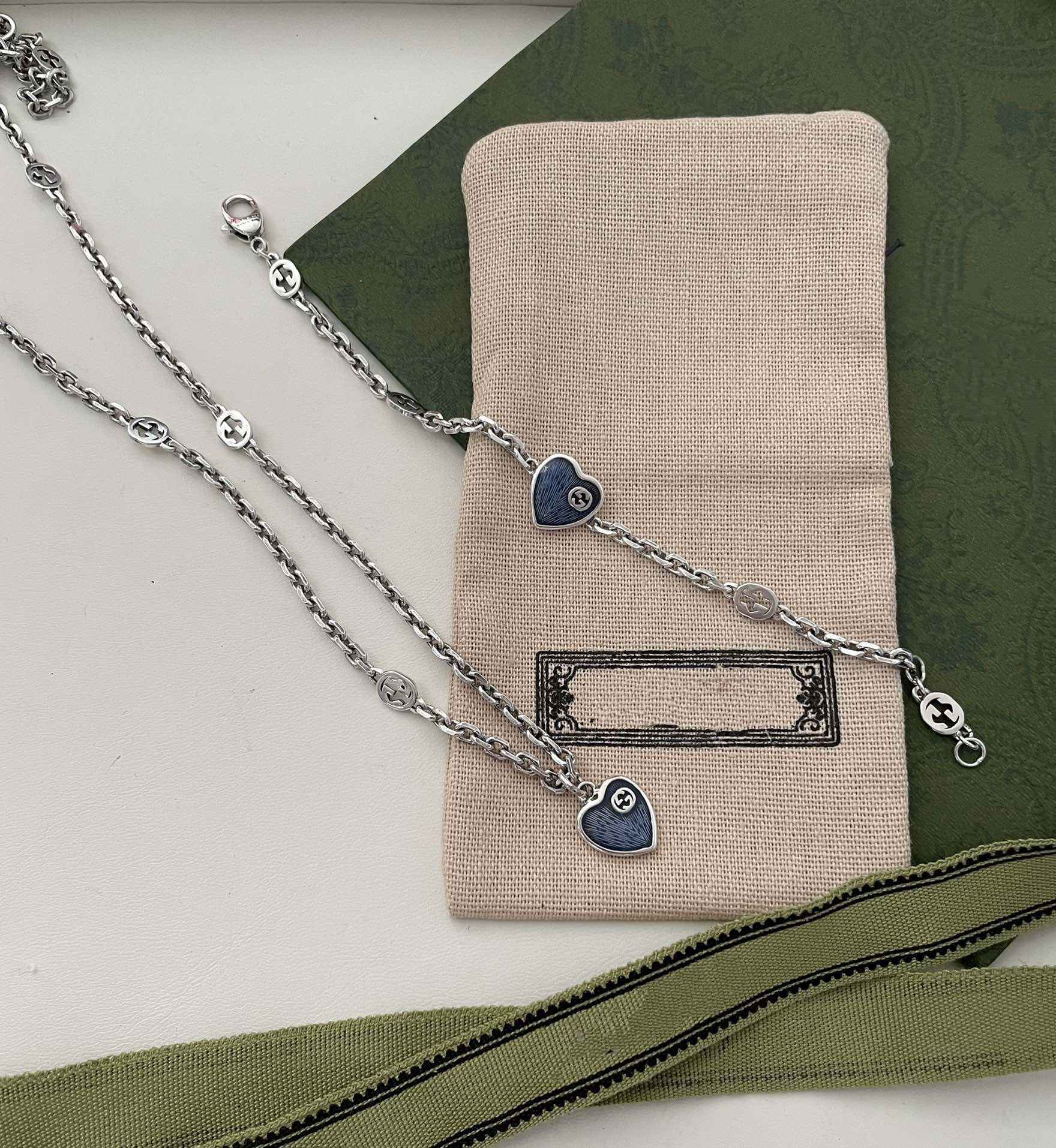 GUCCI HEARTS STERLING SILVER BLUE ENAMEL PENDANT NECKLACE