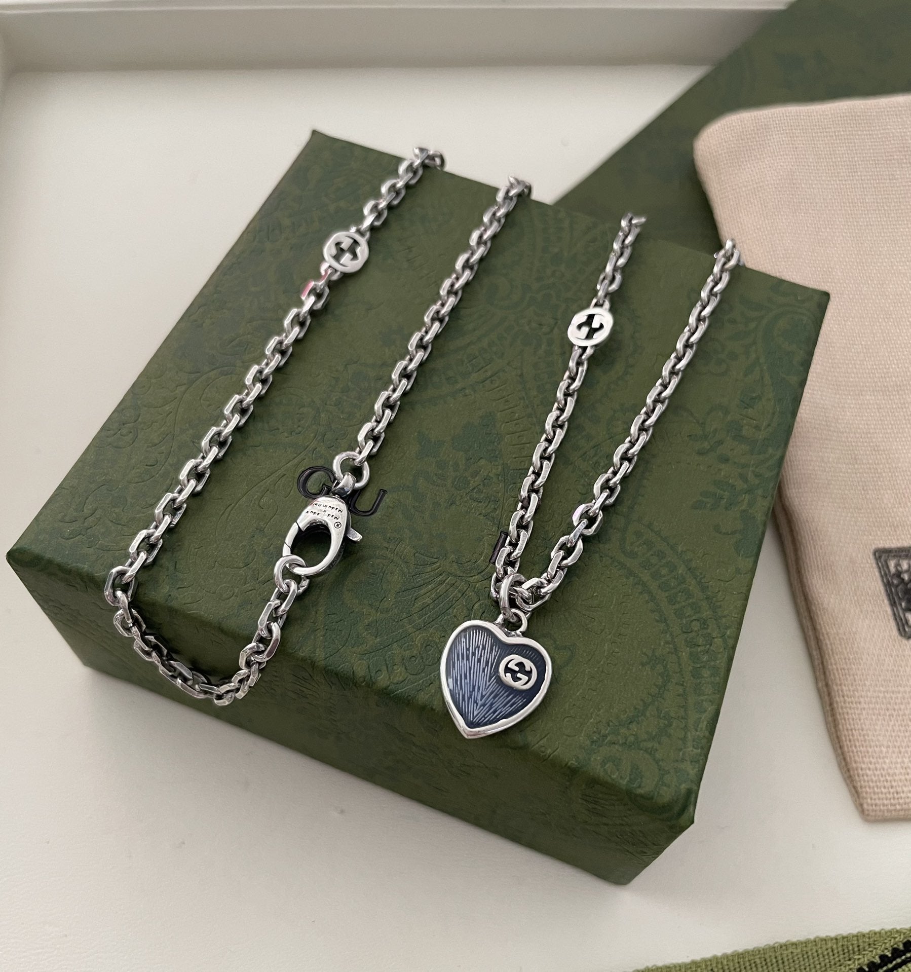 GUCCI HEARTS STERLING SILVER BLUE ENAMEL PENDANT NECKLACE