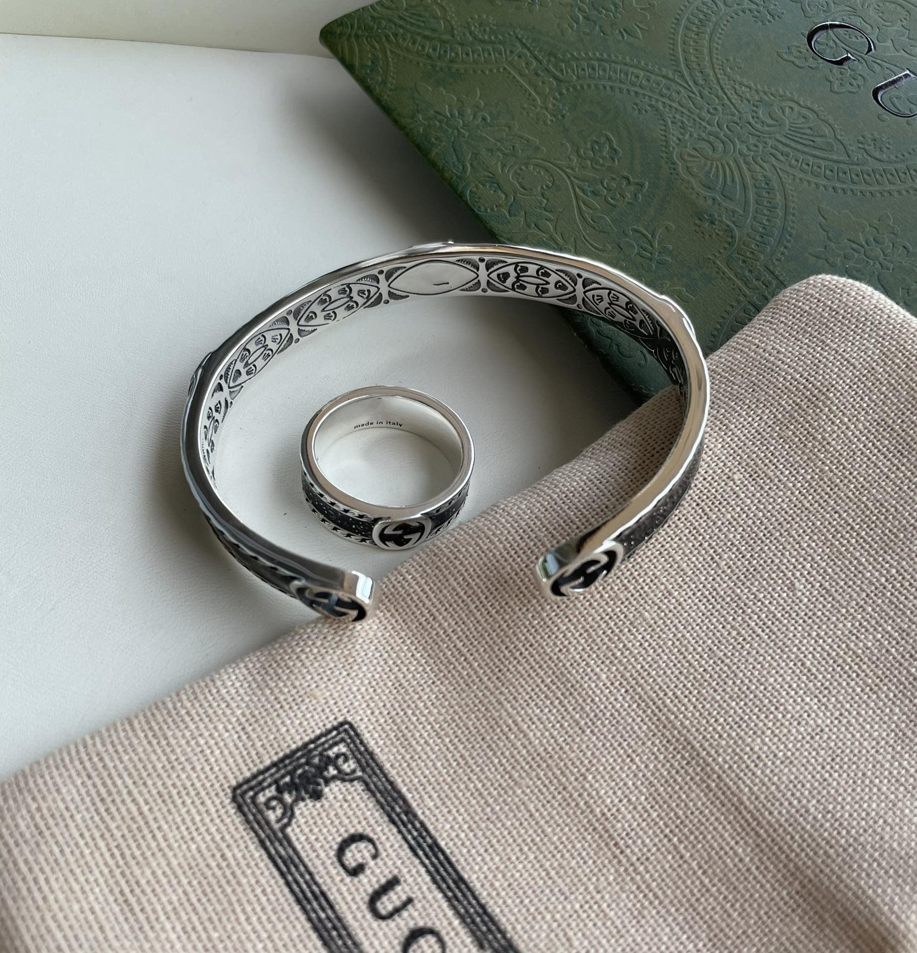 GUCCI INTERLOCKING G ENAMEL CUFF BRACELET SILVER & BLACK