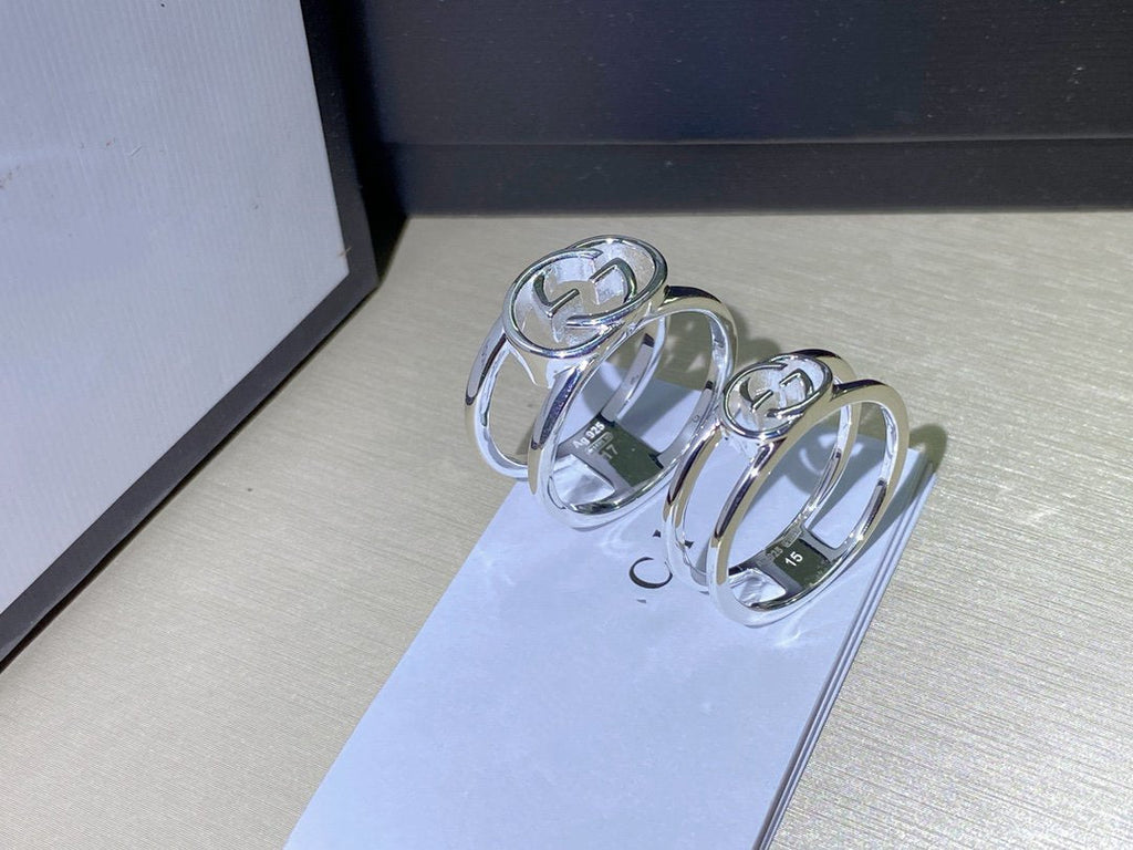 GUCCI RING MIT BREITEM OFFENEM BAND