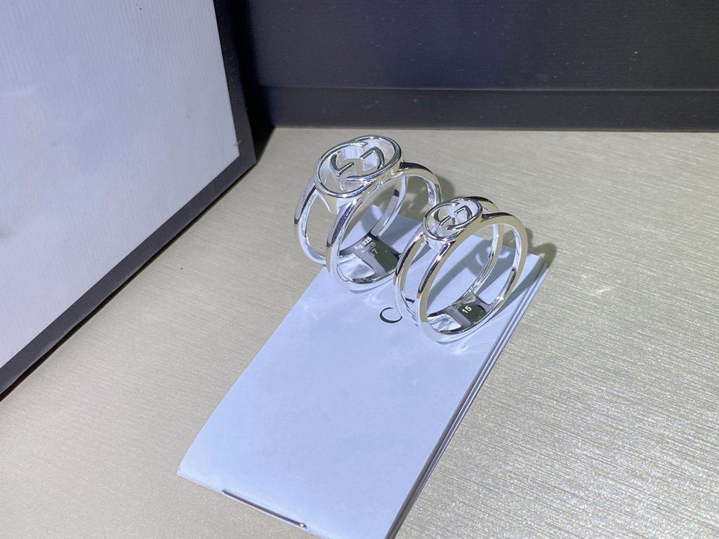 GUCCI RING MIT BREITEM OFFENEM BAND