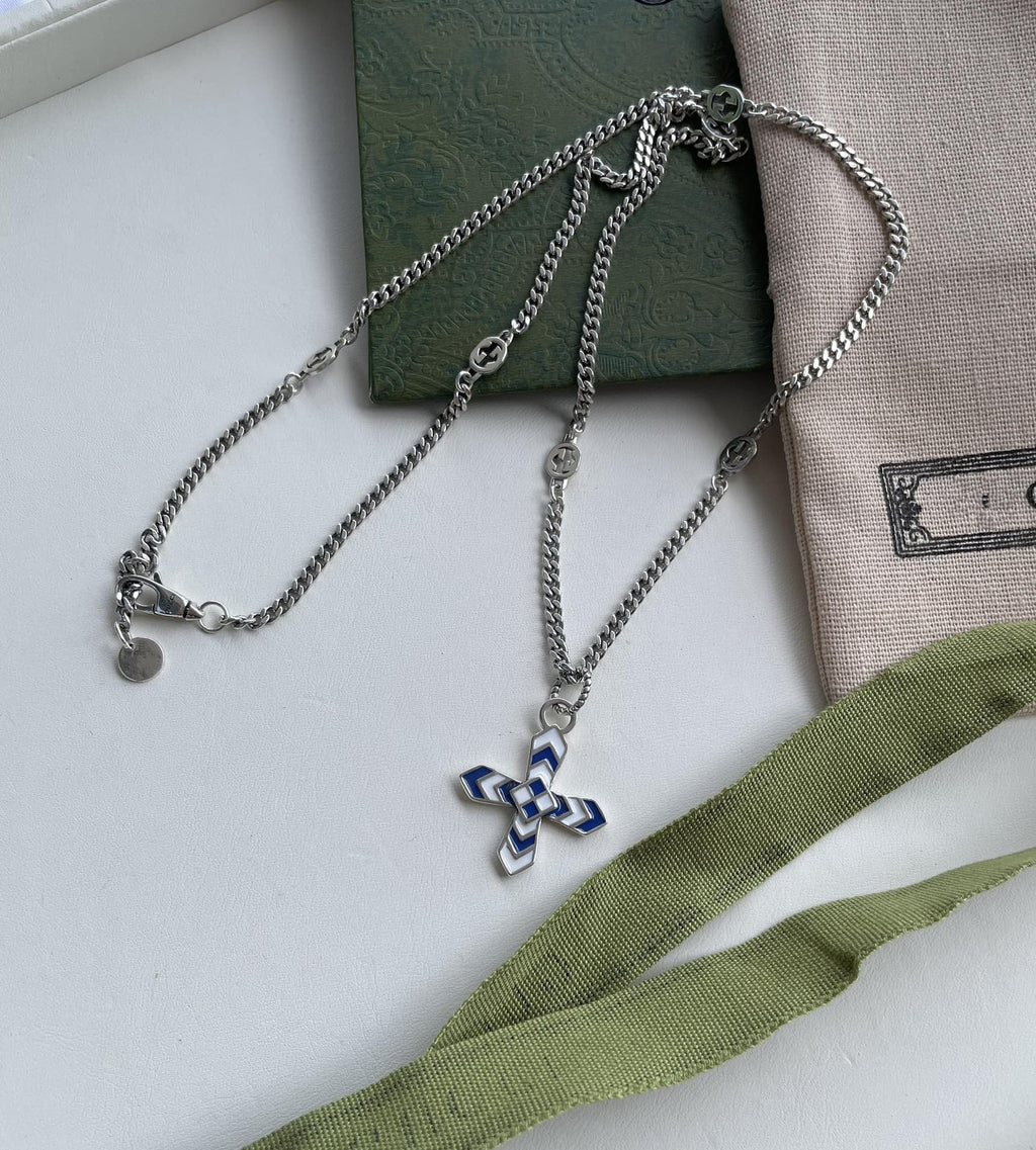 GUCCI WOMEN'S NECKLACE WITH CROSS MOTIF PENDANT