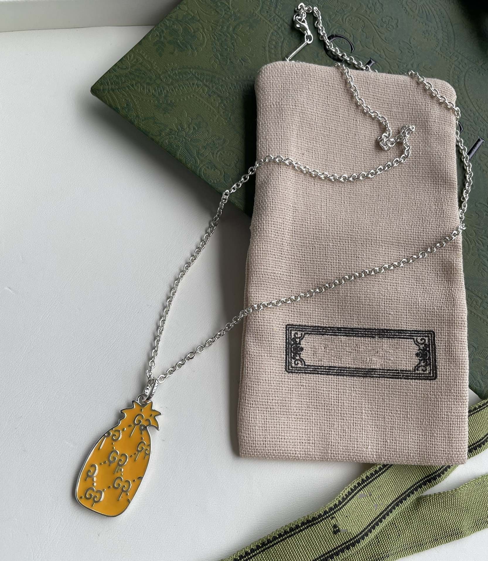 GUCCI NECKLACE PENDANT PINEAPPLE PATTERN