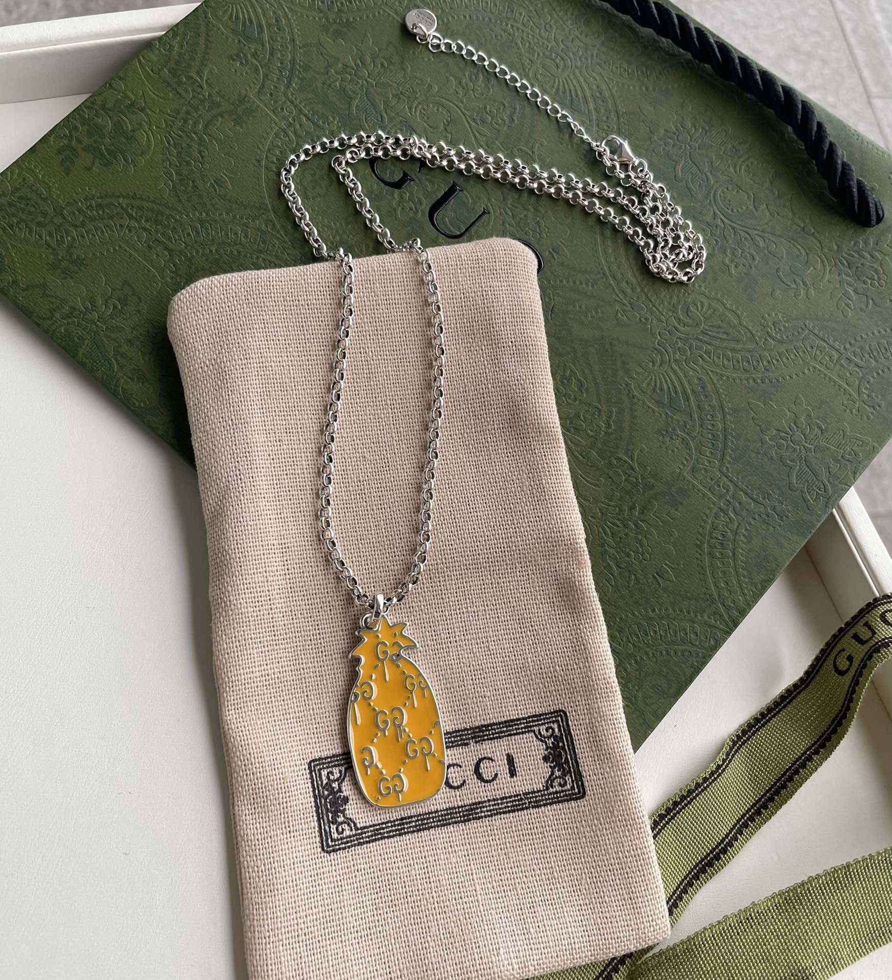 GUCCI NECKLACE PENDANT PINEAPPLE PATTERN