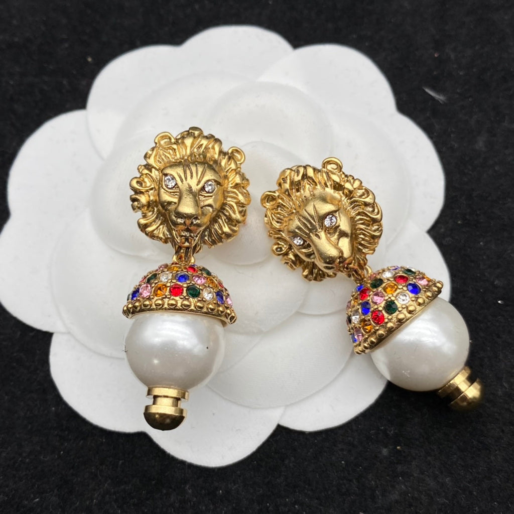 GUCCI LION HEAD PEARL COLORED DIAMOND EARRINGS