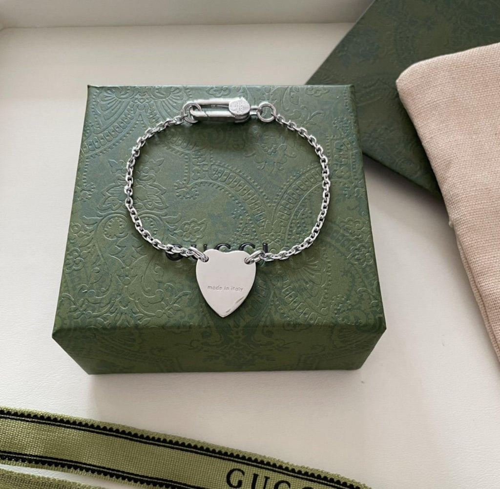 GUCCI LOGO HEART-SHAPED PENDANT SILVER BRACELET