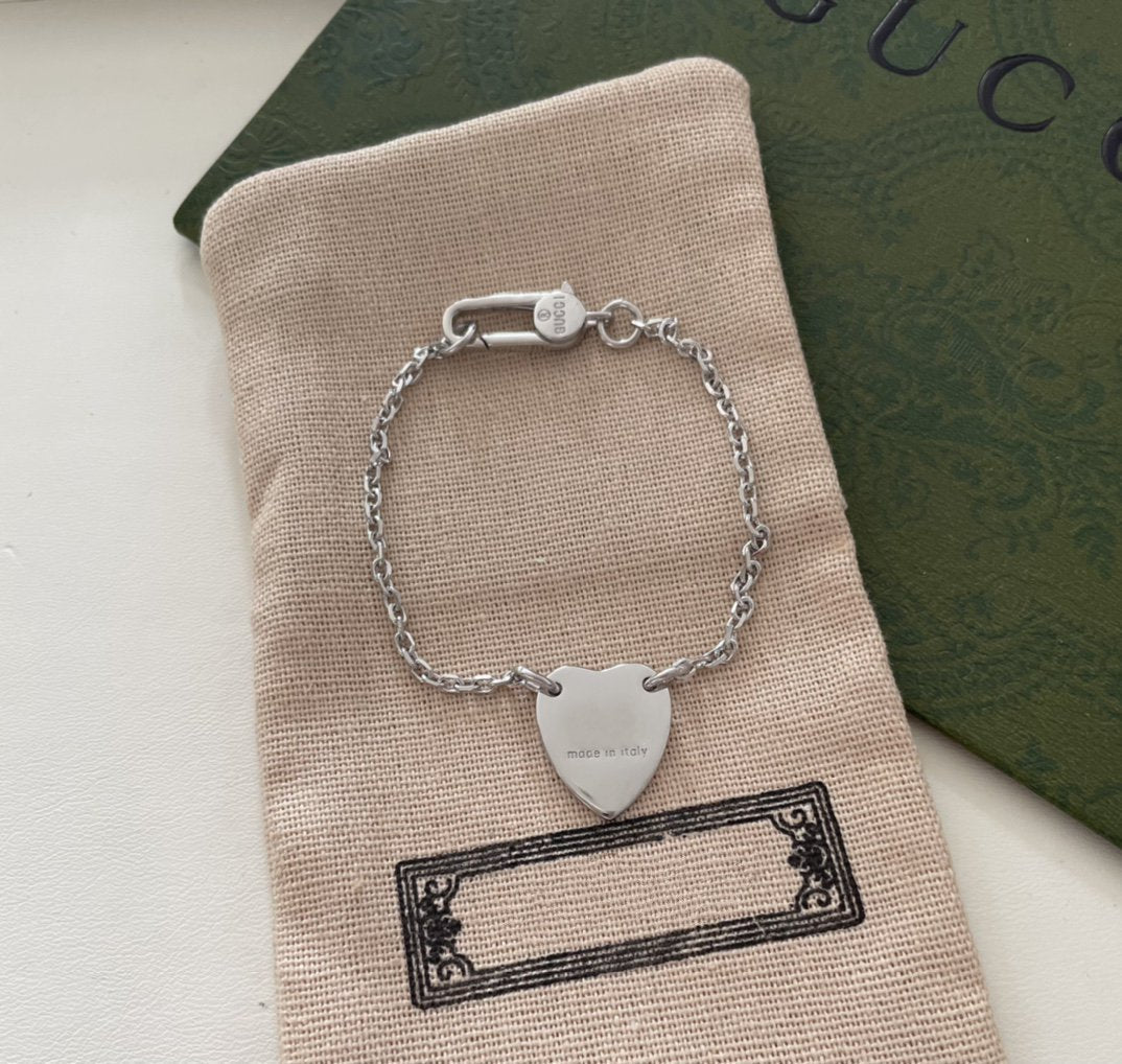 GUCCI LOGO HEART-SHAPED PENDANT SILVER BRACELET