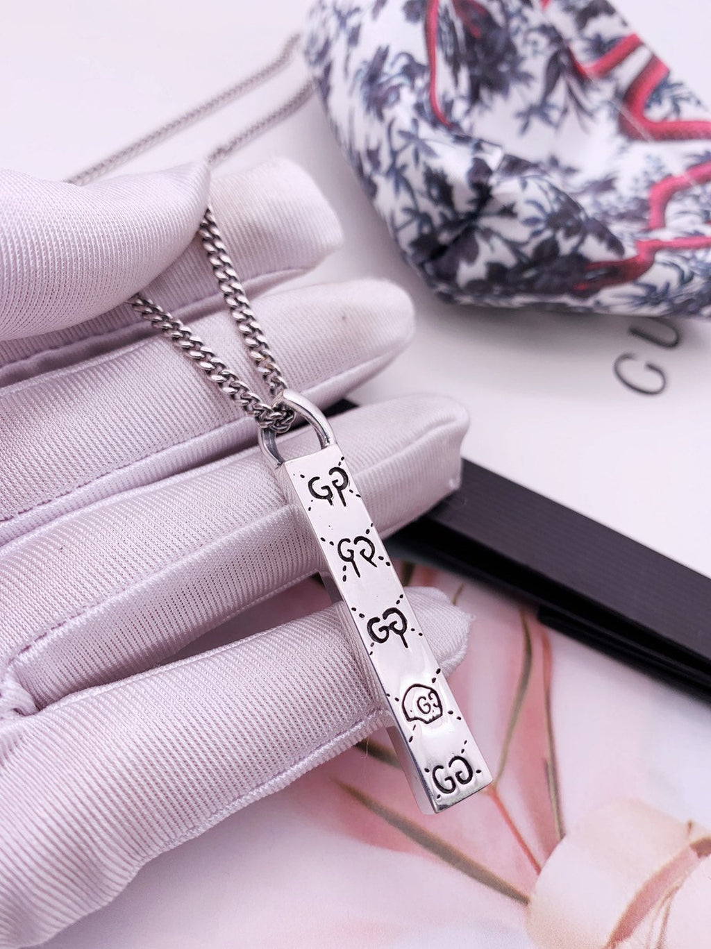 GUCCI STERLING SILVER GHOST BAR PENDANT