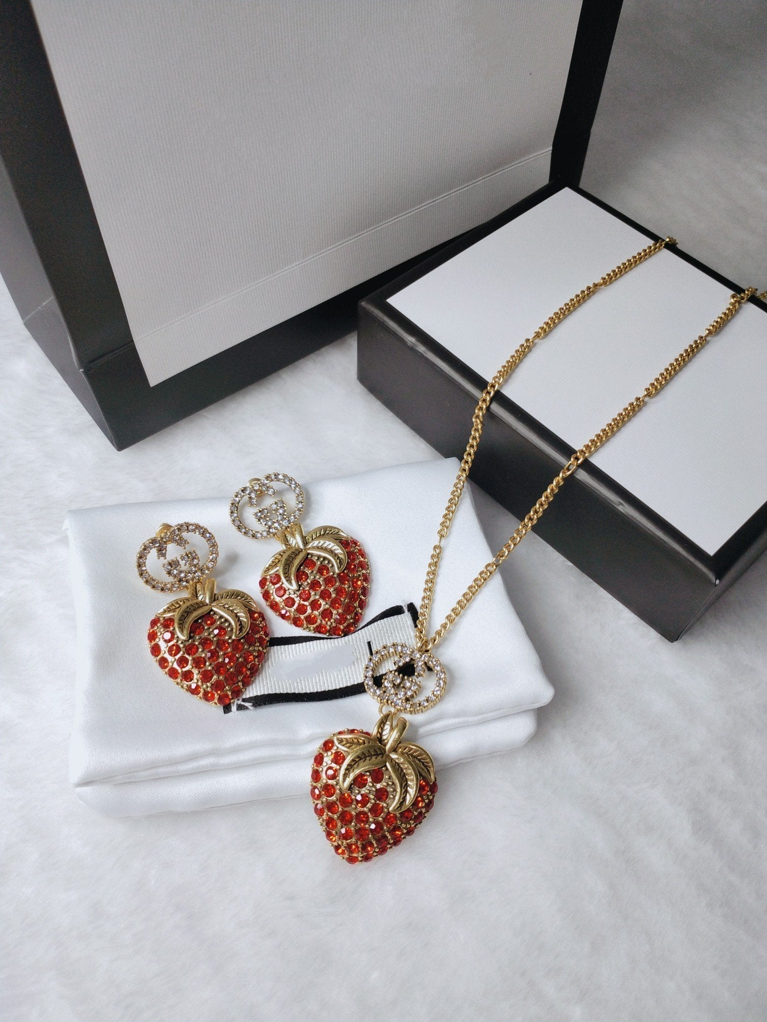GUCCI RED DIAMOND STRAWBERRY NECKLACE