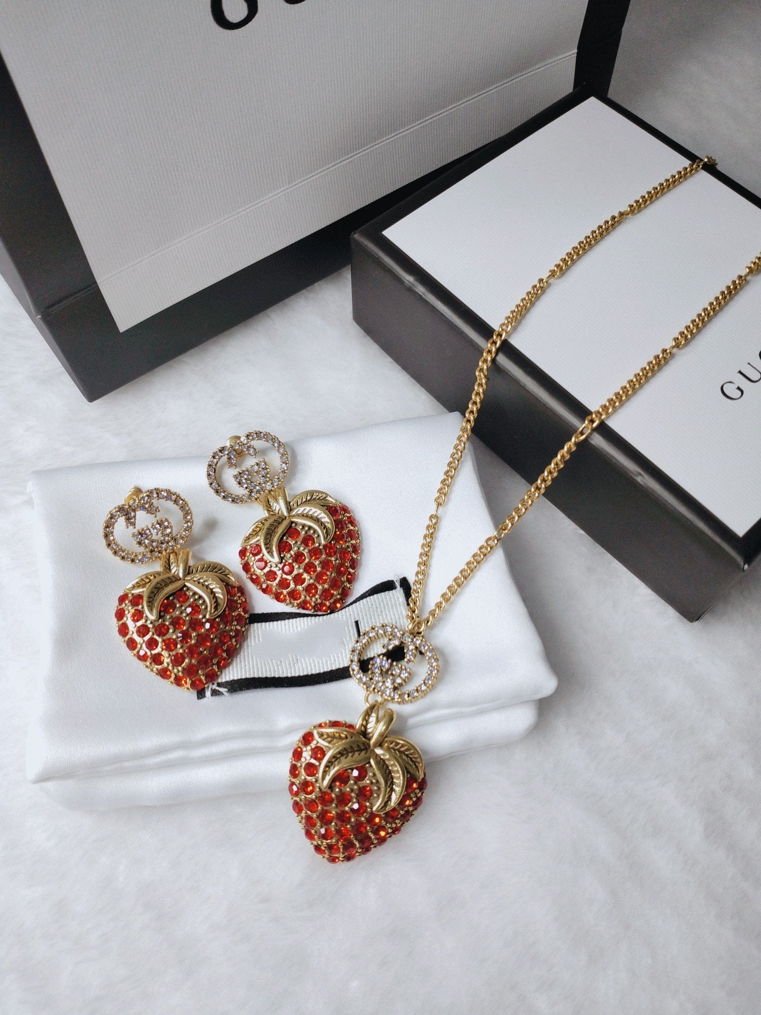 GUCCI RED DIAMOND STRAWBERRY NECKLACE