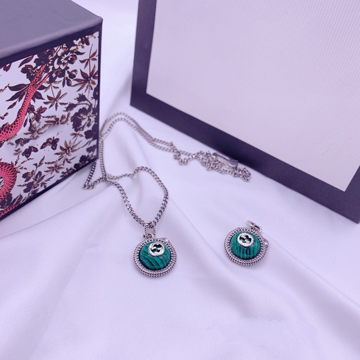 GUCCI STERLING SILVER NEW DOUBLE G LOGO SERPENT MALACHITE PENDANT NECKLACE