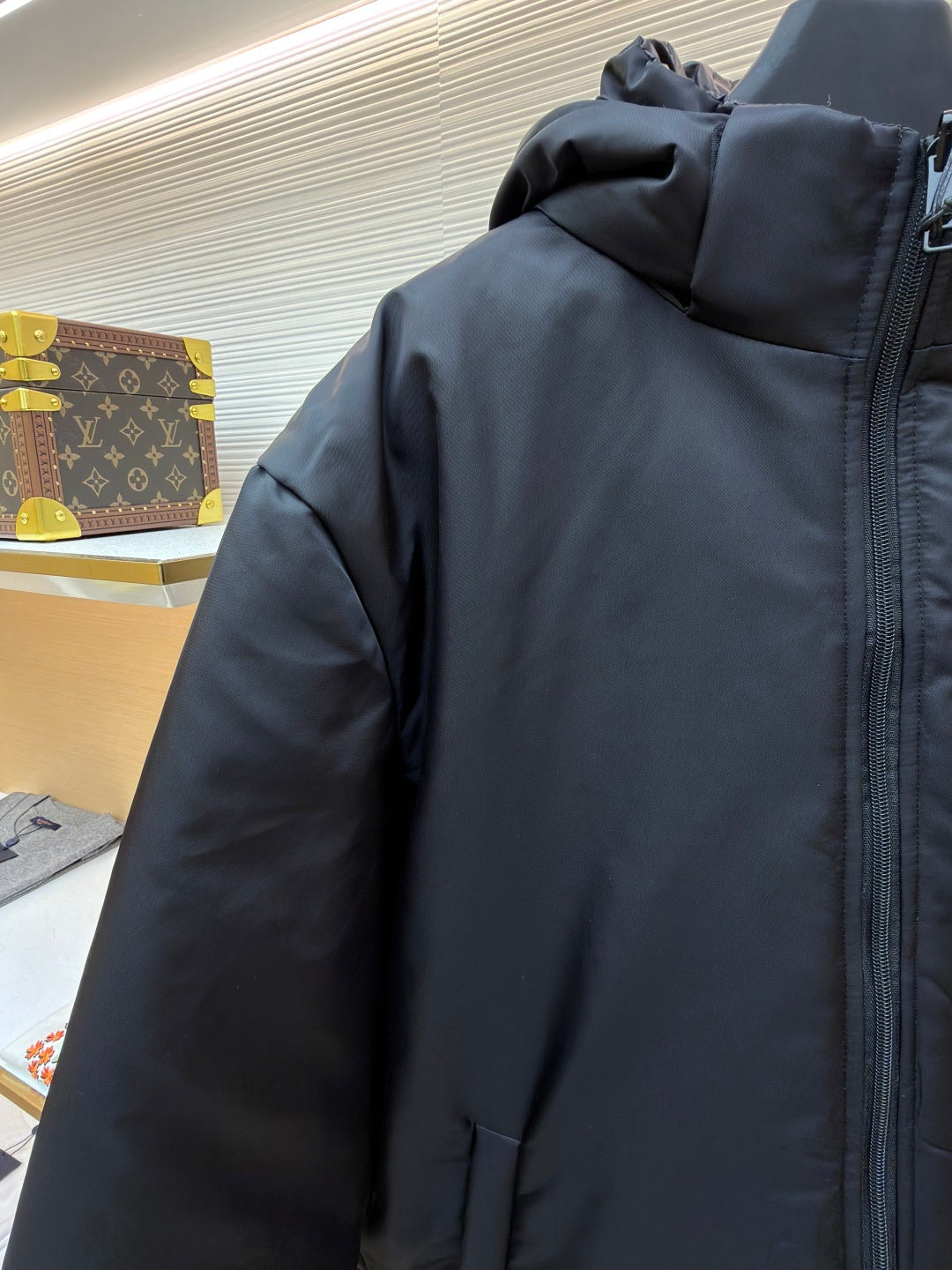 PRADA 25S DOWN JACKET 487