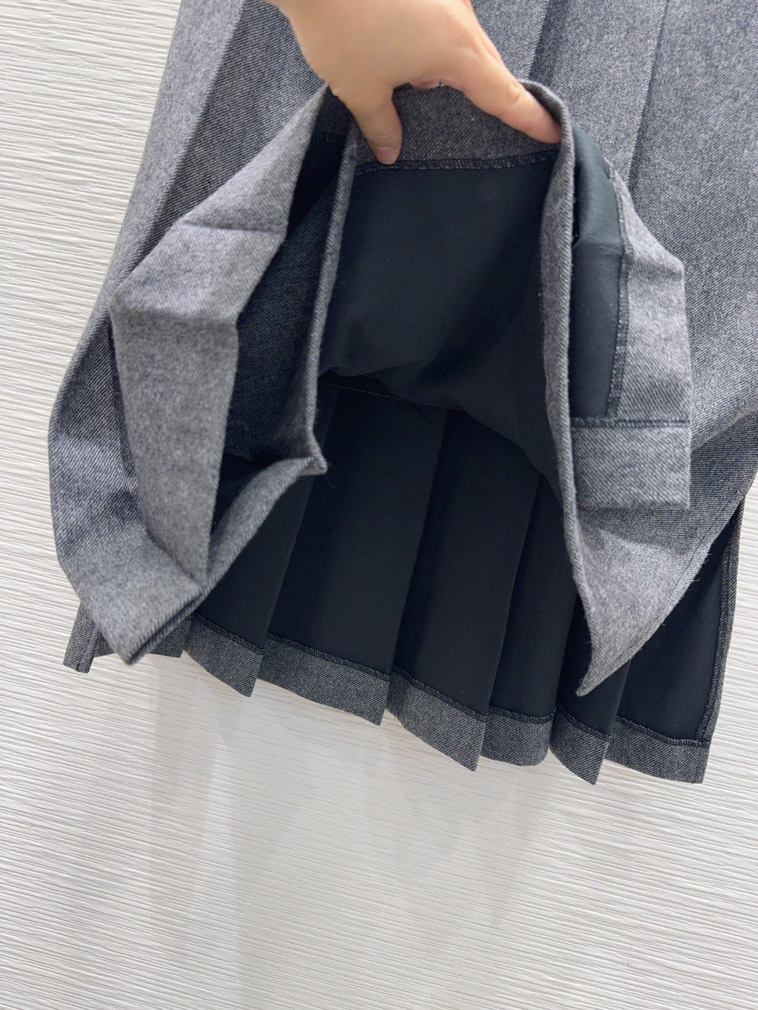 PRADA 25S LONG PLEATED SKIRT 212