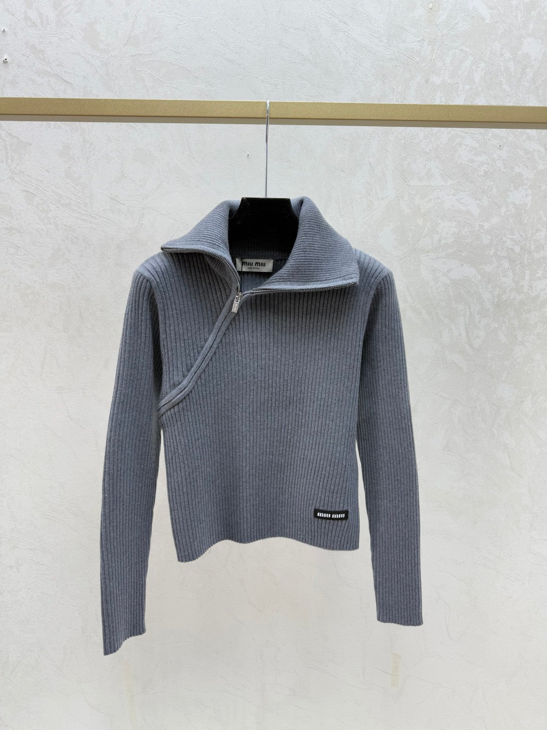 MIUMIU SWEATER STYLE 681