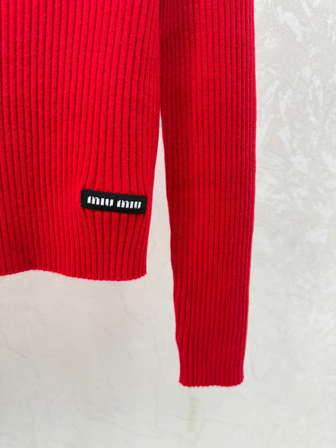 MIUMIU SWEATER STYLE 680