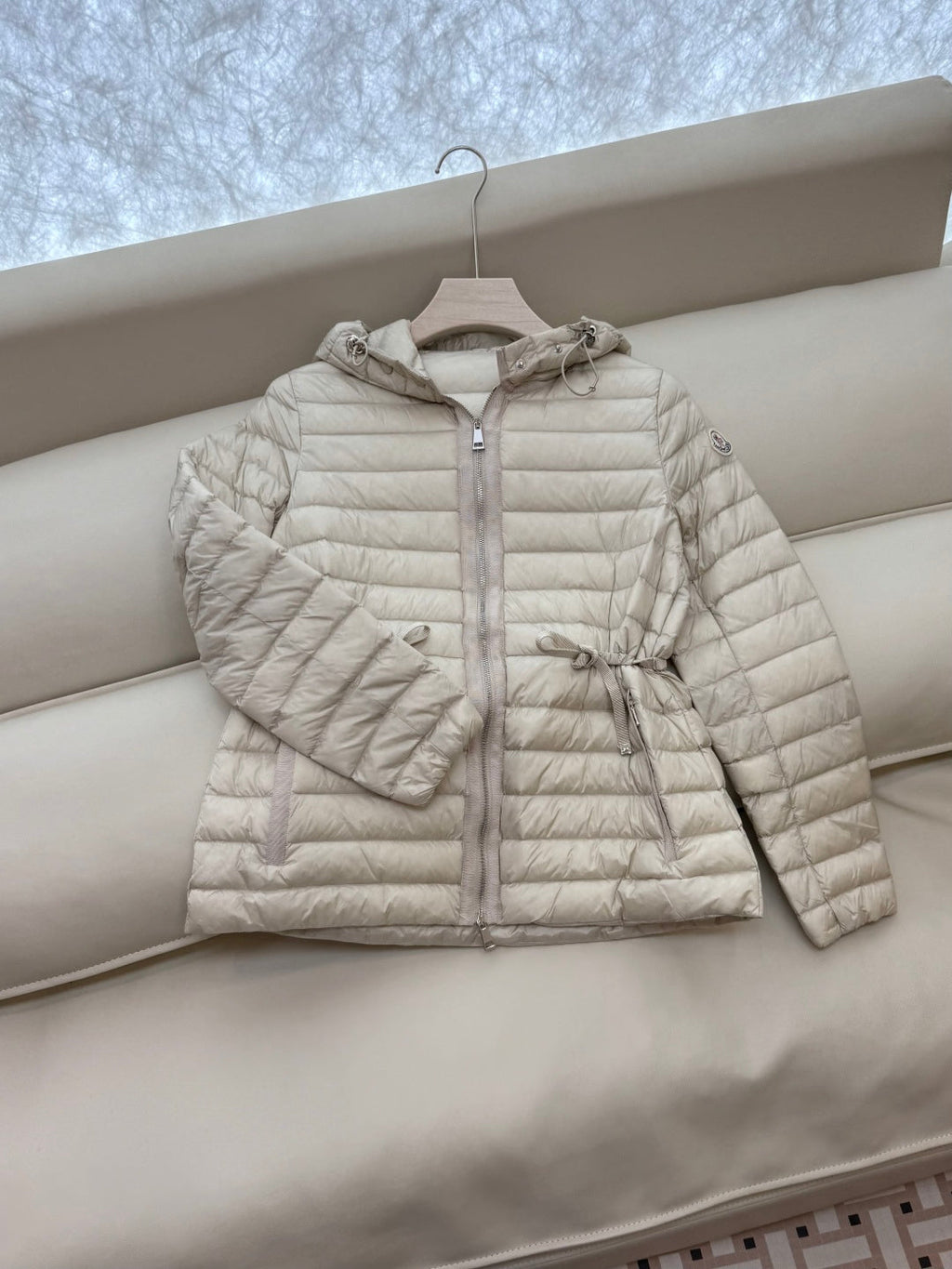 MONCLER 25S SHORT DOWN JACKET WITH DRAWSTRING 403