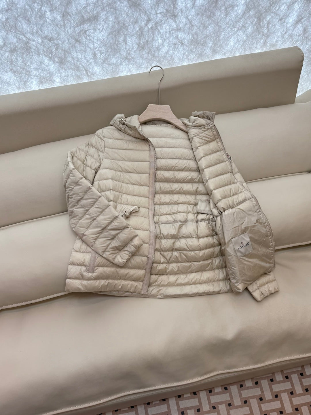 MONCLER 25S SHORT DOWN JACKET WITH DRAWSTRING 403