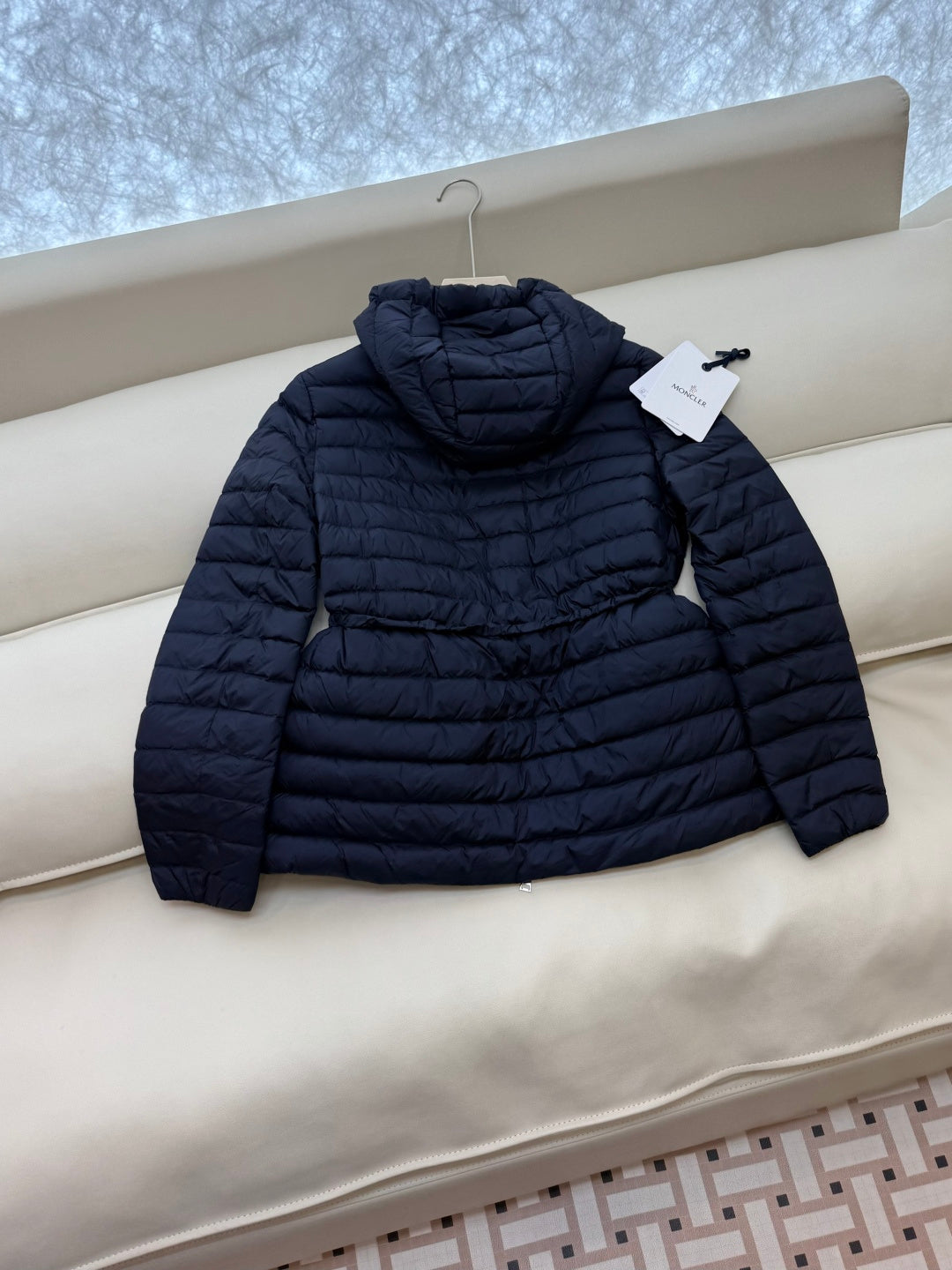 MONCLER 25S SHORT DOWN JACKET WITH DRAWSTRING 402