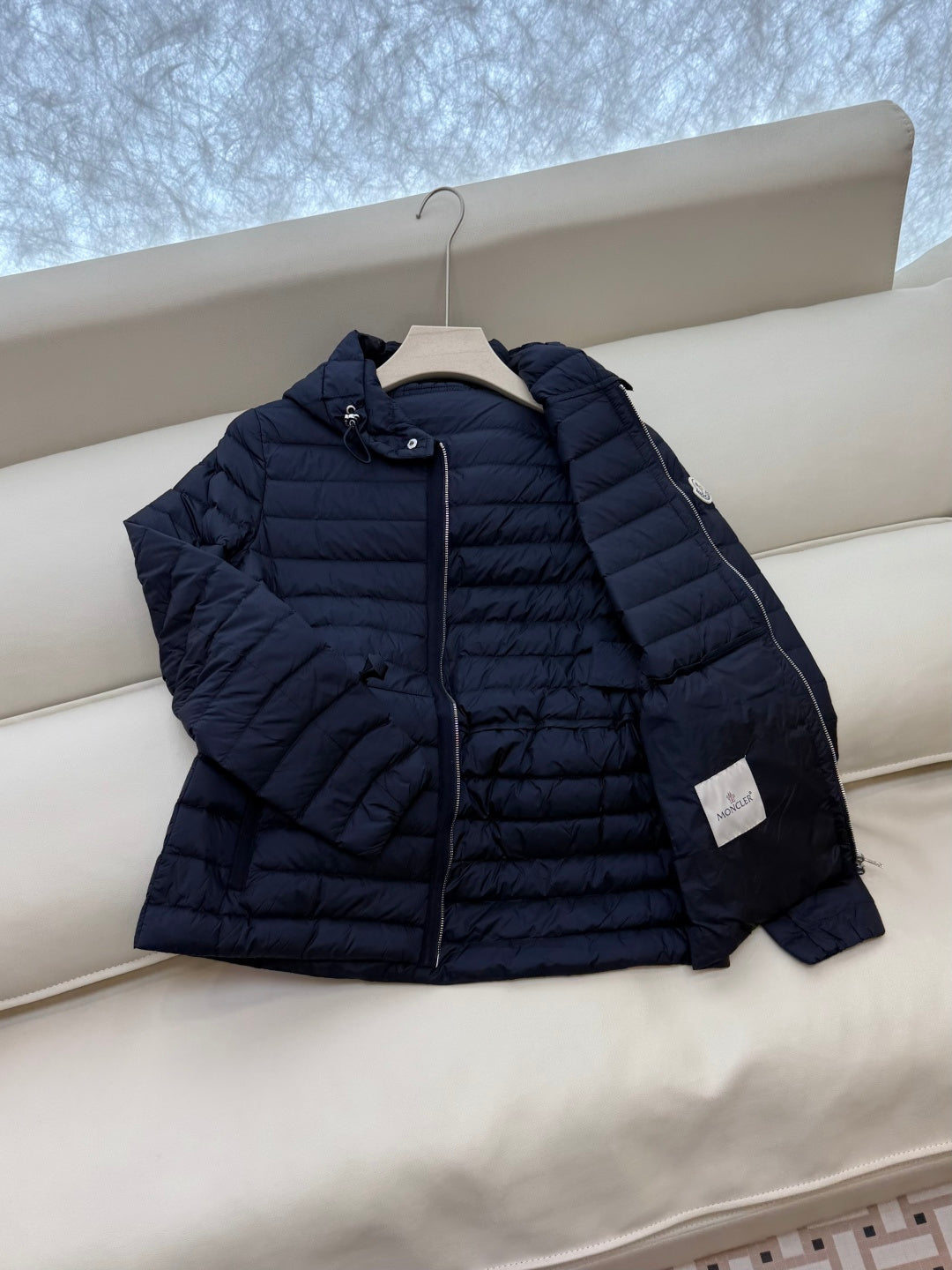 MONCLER 25S SHORT DOWN JACKET WITH DRAWSTRING 402