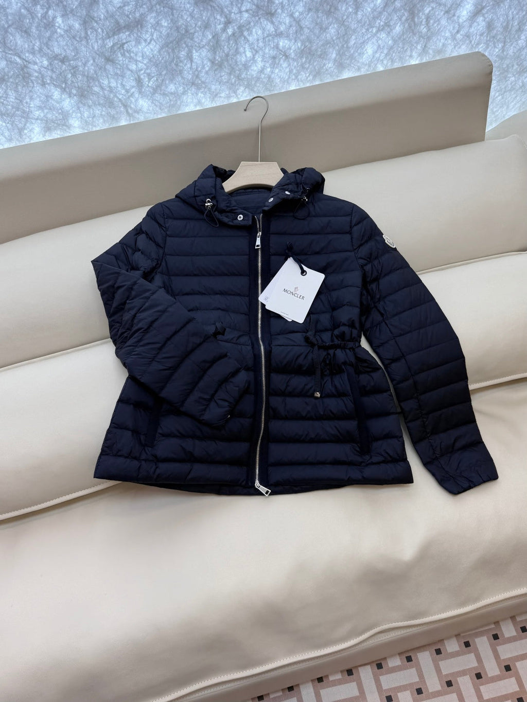 MONCLER 25S SHORT DOWN JACKET WITH DRAWSTRING 402