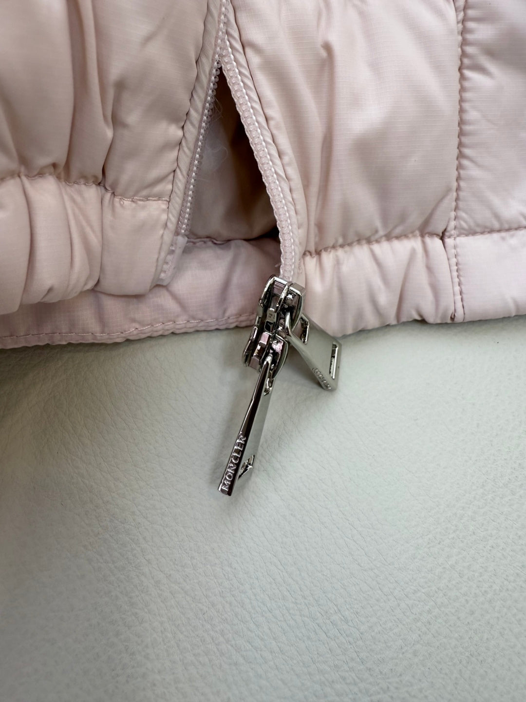 MONCLER 25S SHORT DOWN JACKET 406
