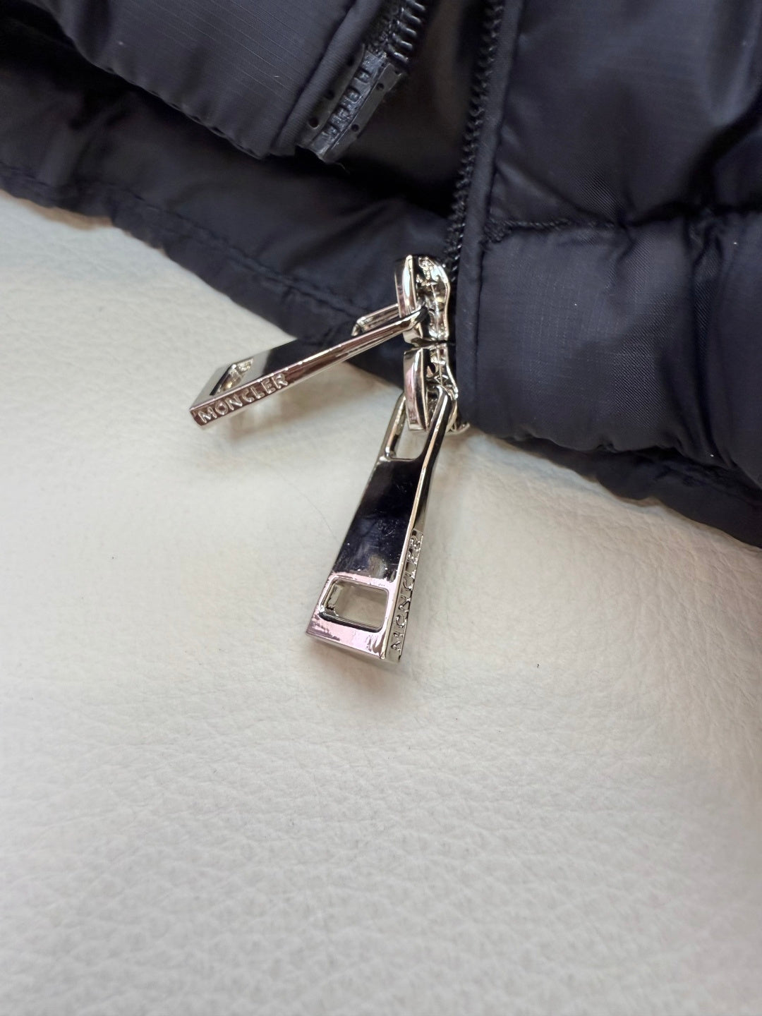 MONCLER 25S SHORT DOWN JACKET 405