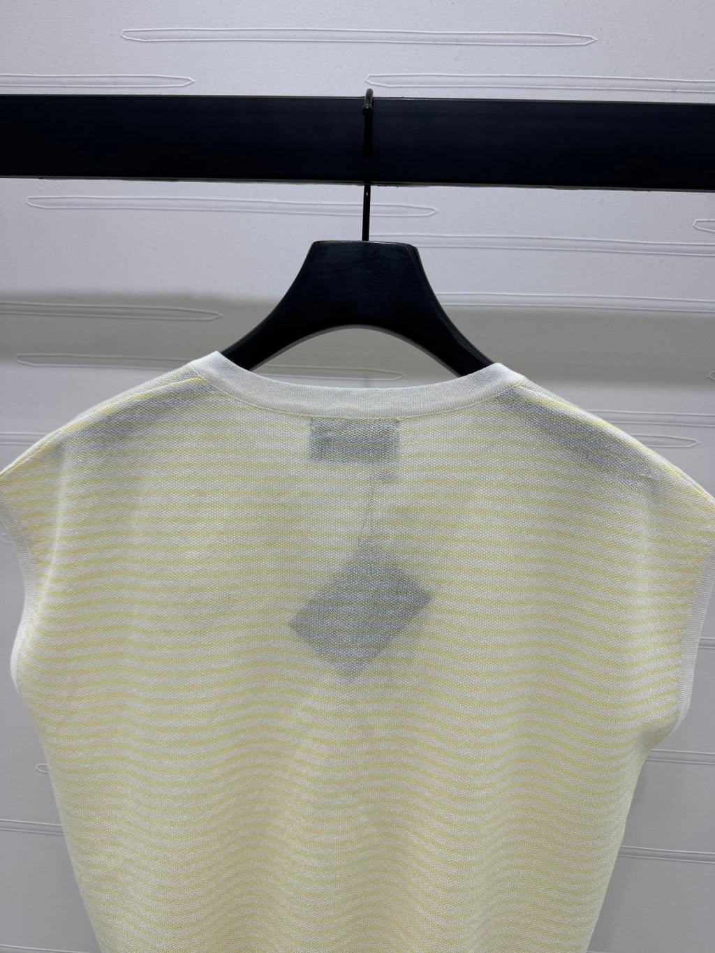PRADA D 25S STRIPED V-NECK KNITTED VEST 264128
